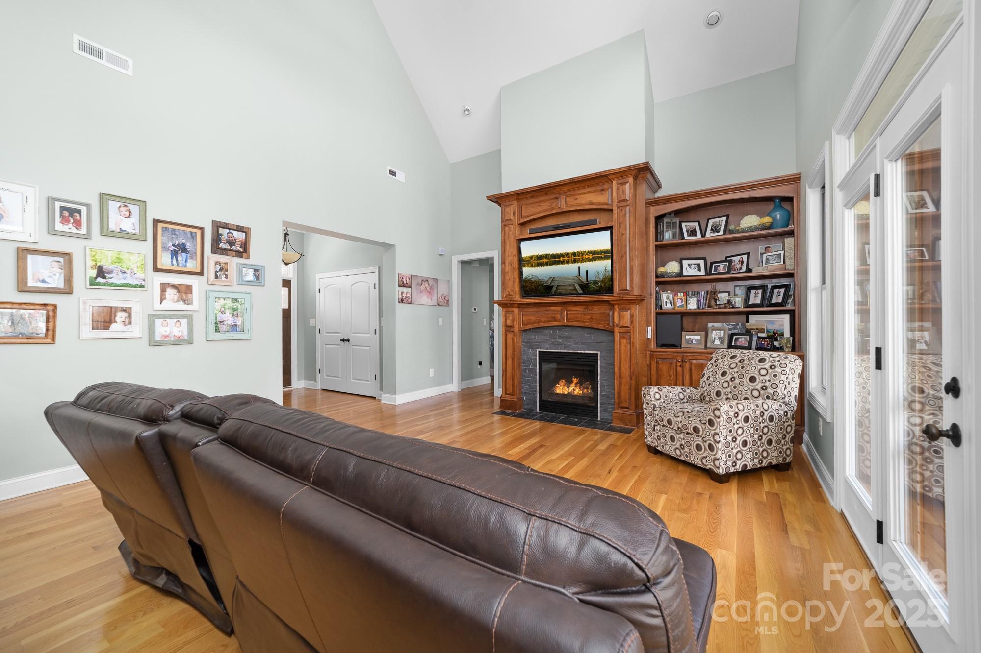 404 Yorkfield Drive Property Photo 7
