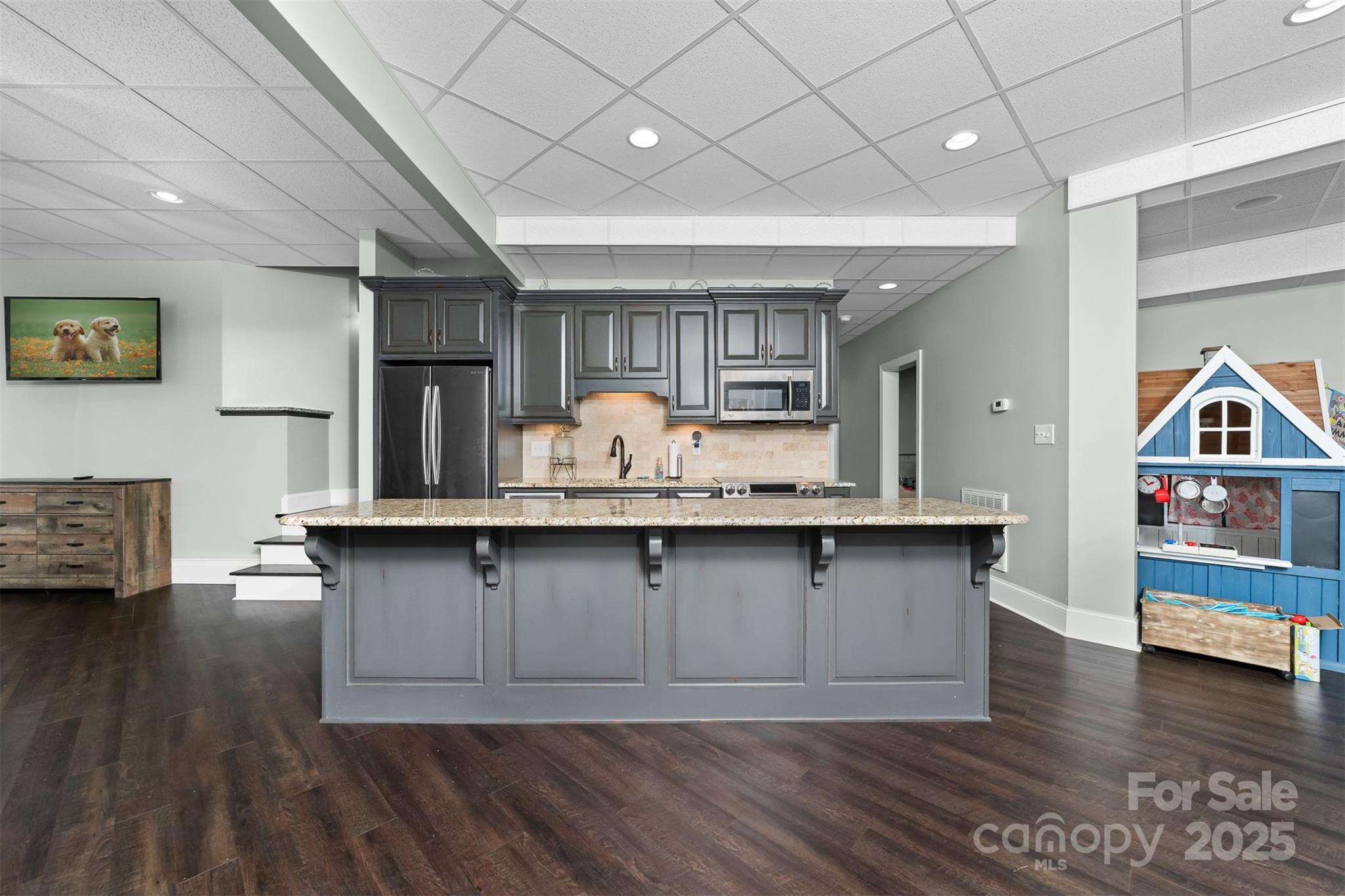 404 Yorkfield Drive Property Photo 24