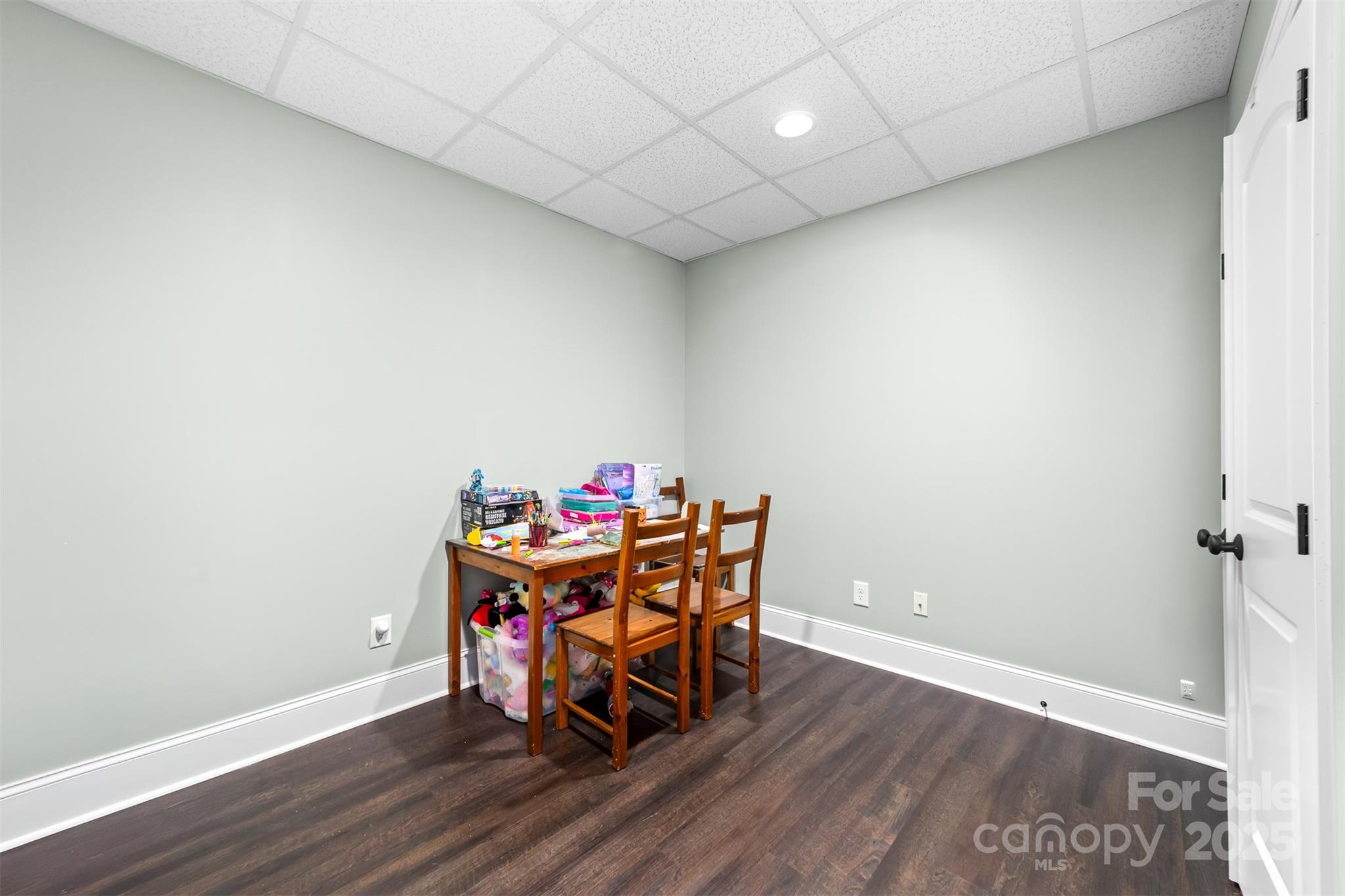 404 Yorkfield Drive Property Photo 32