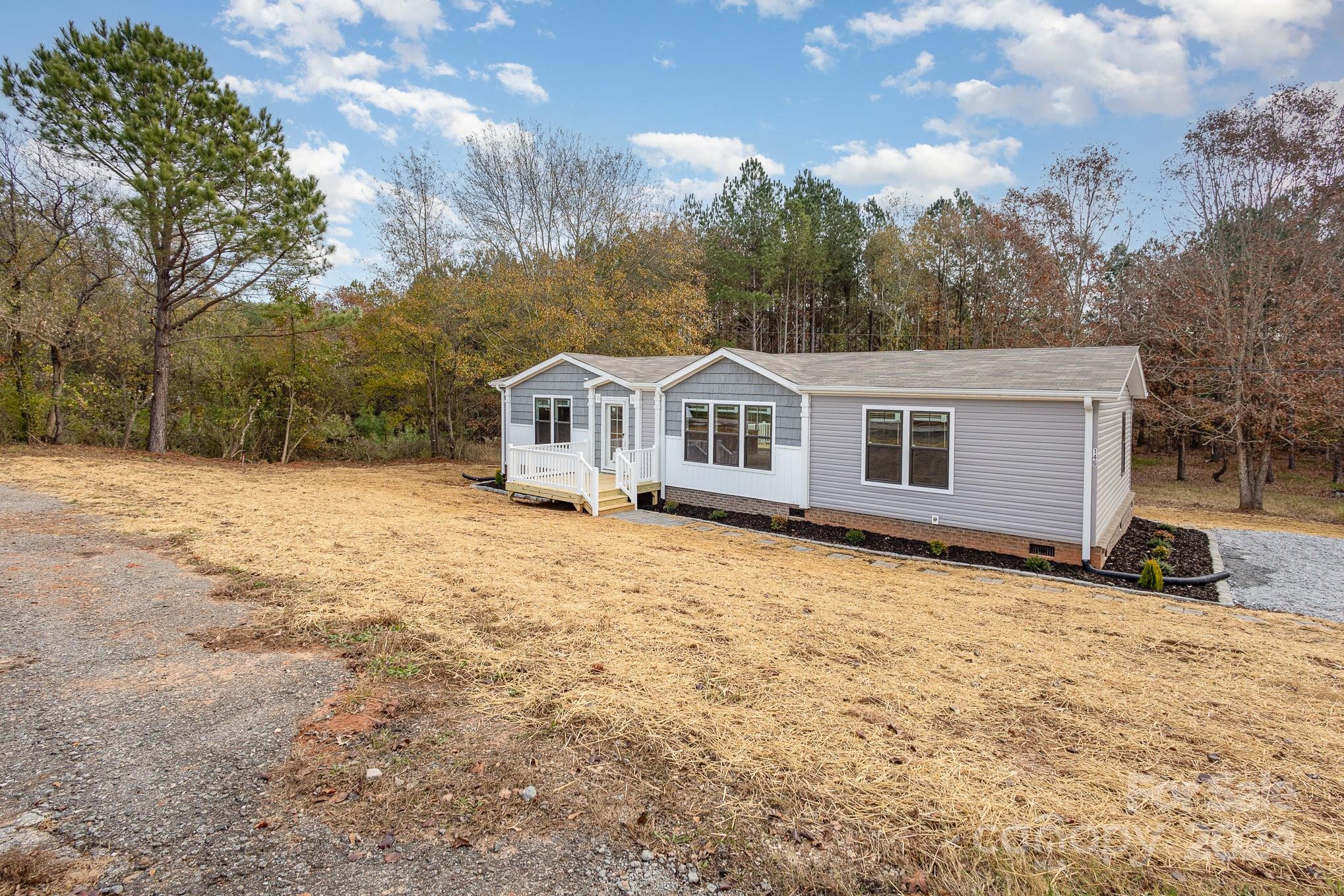 146 Lionel Street 15 Property Photo 2