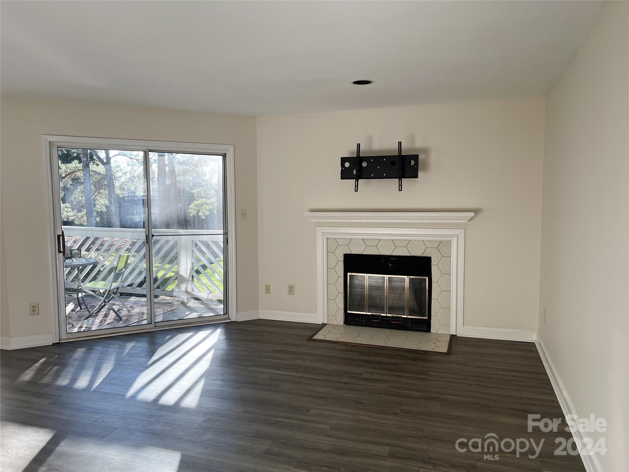 7428 Ashfield Court Property Photo 4