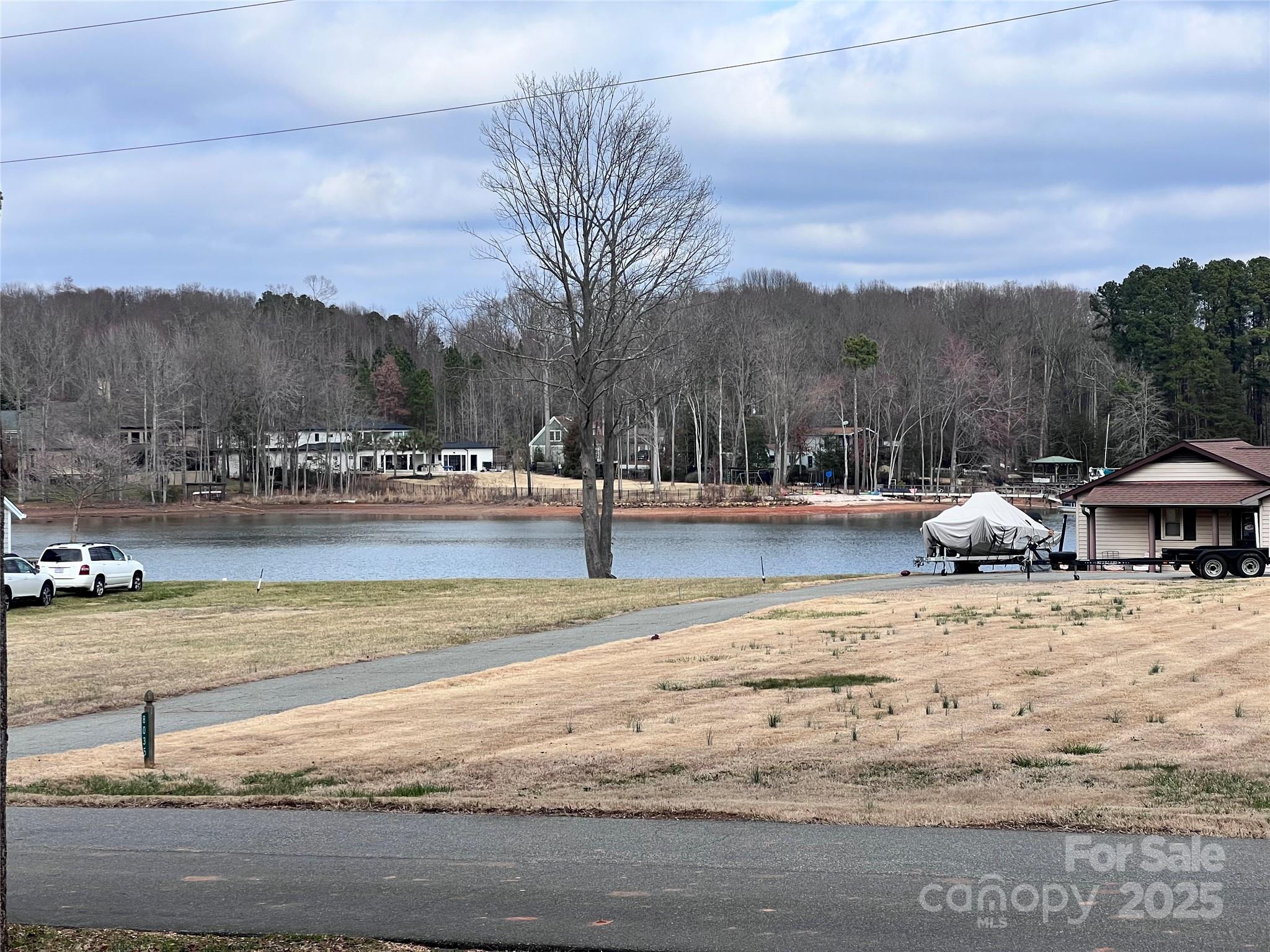 8046 Lucky Creek Lane Property Photo 3