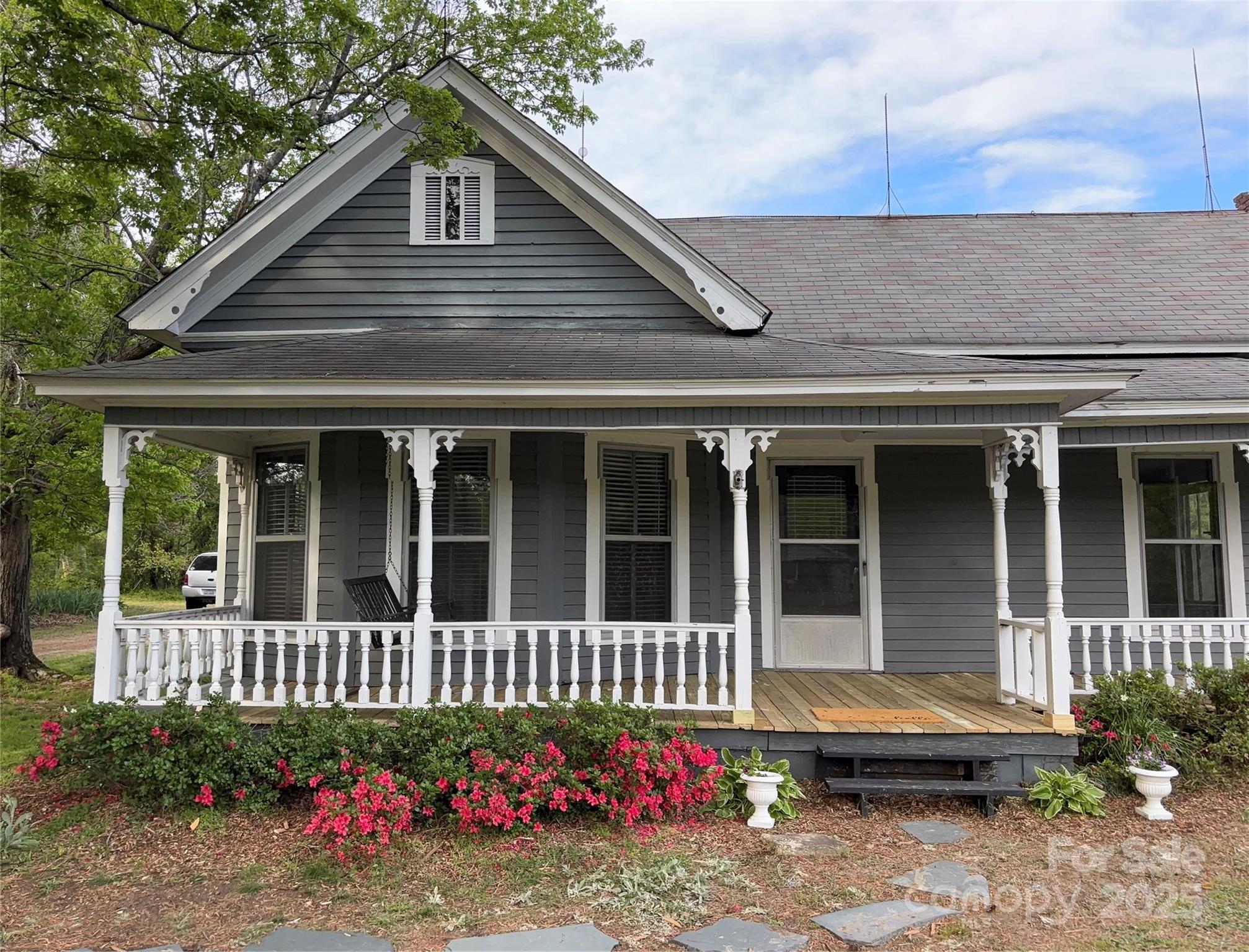 4220 Woodleaf Road Property Photo 3
