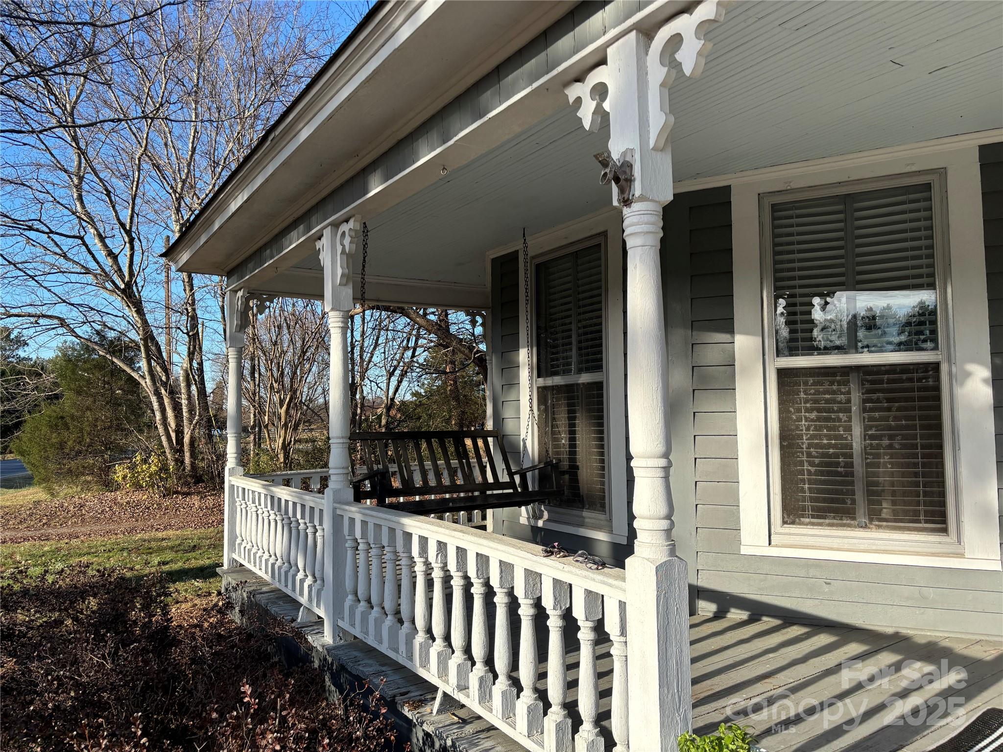 4220 Woodleaf Road Property Photo 4