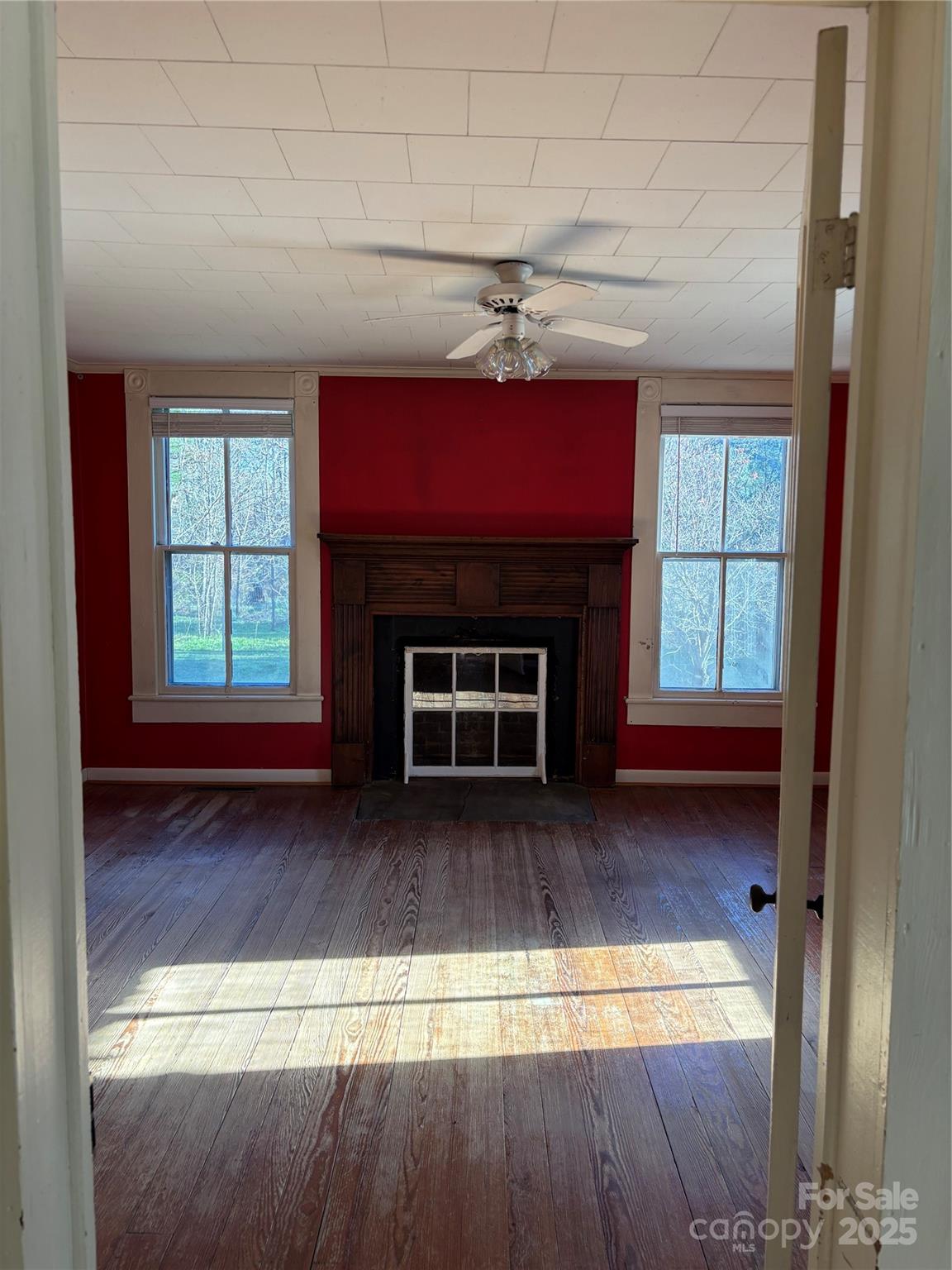 4220 Woodleaf Road Property Photo 6