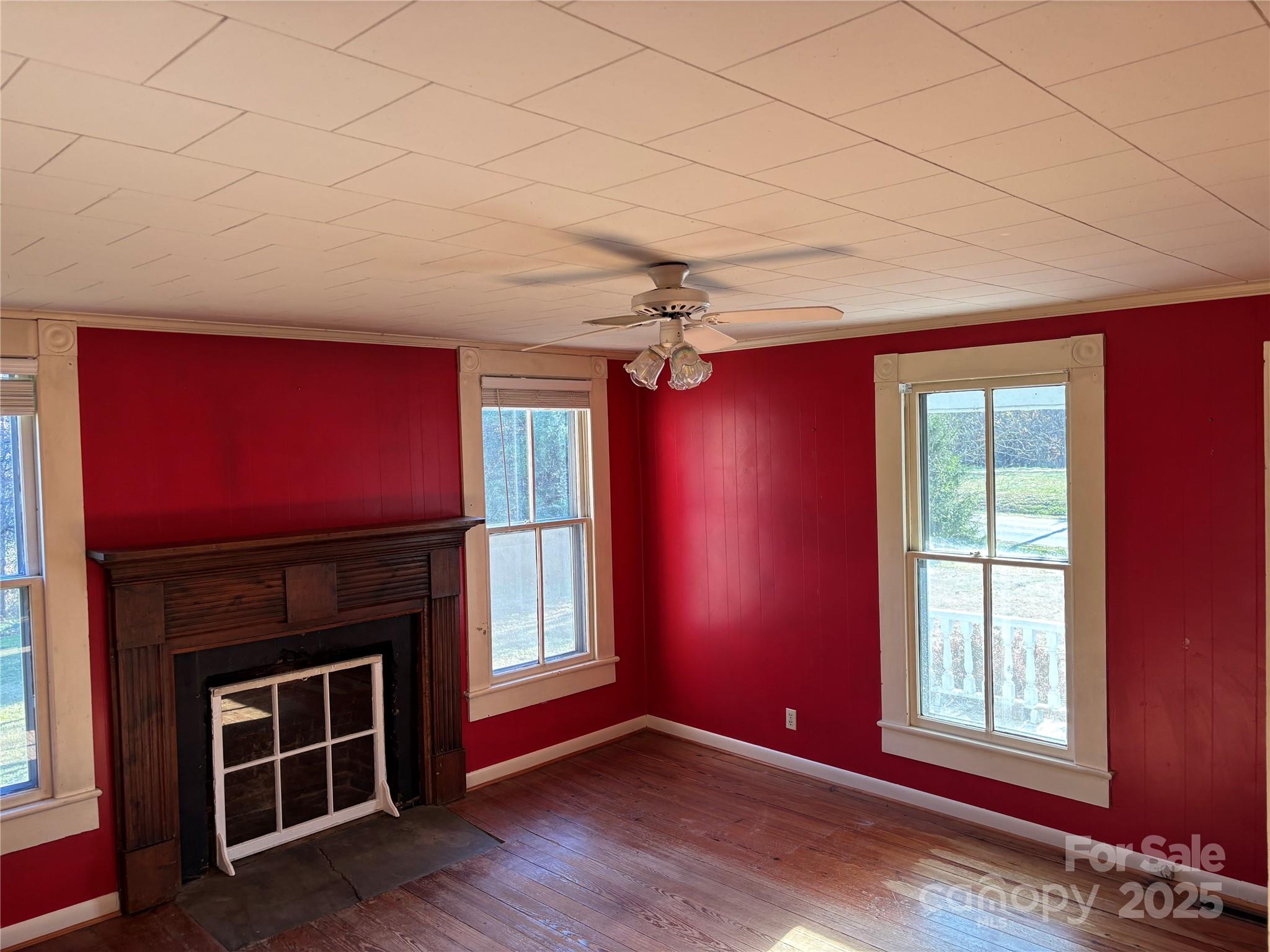 4220 Woodleaf Road Property Photo 7