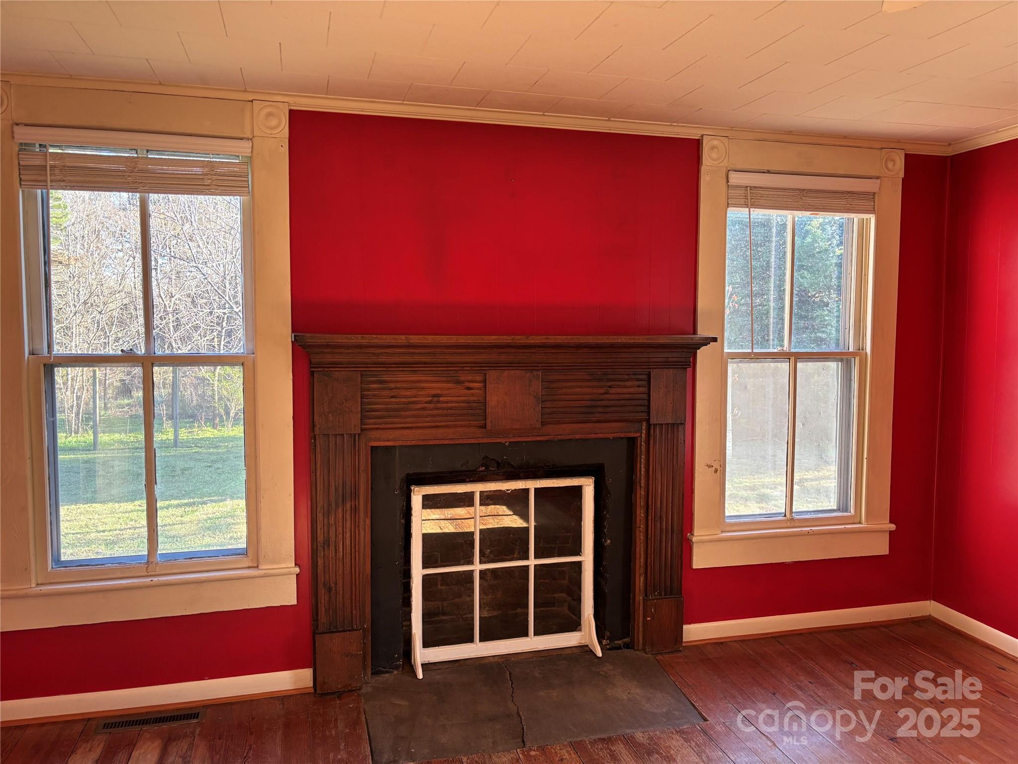 4220 Woodleaf Road Property Photo 8