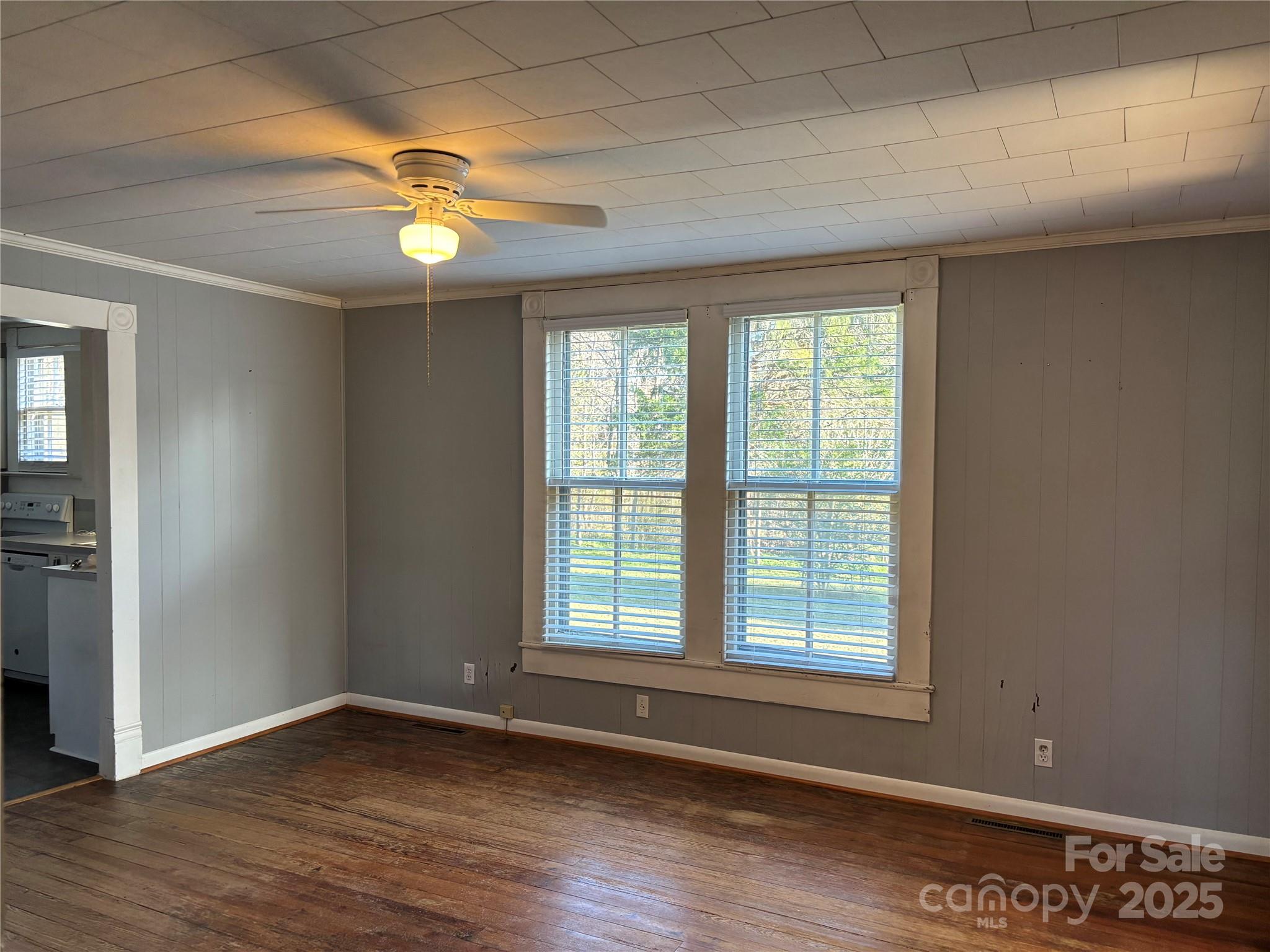 4220 Woodleaf Road Property Photo 9