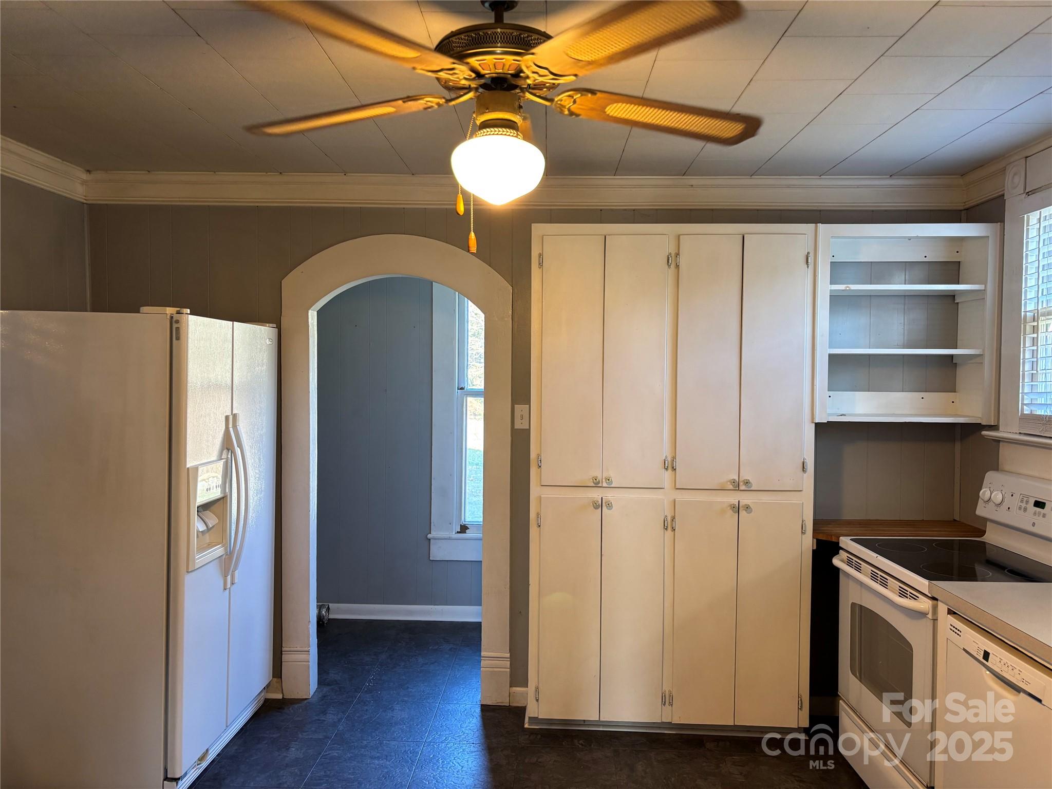 4220 Woodleaf Road Property Photo 12
