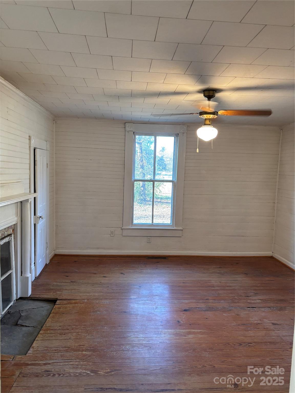 4220 Woodleaf Road Property Photo 15