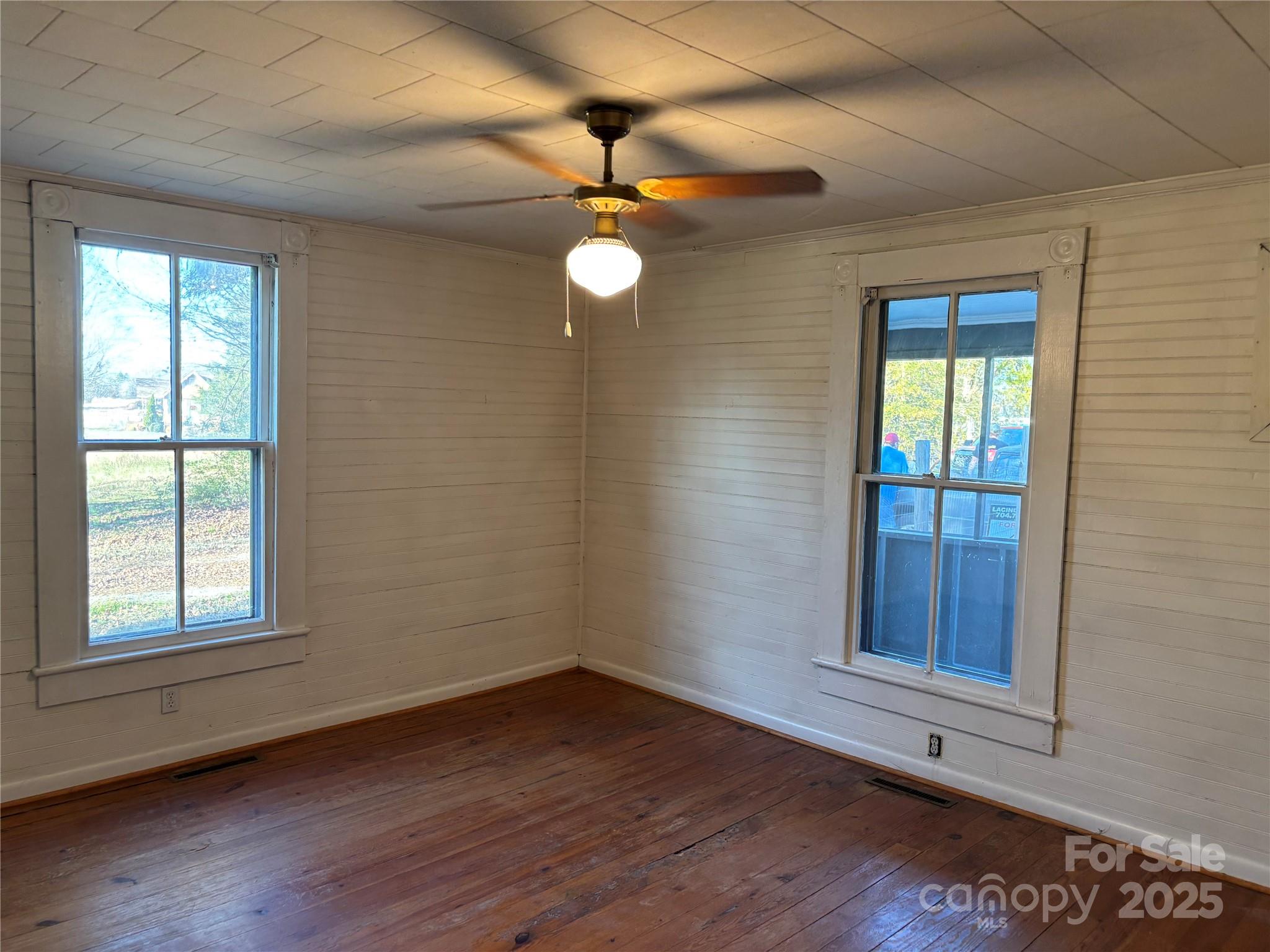 4220 Woodleaf Road Property Photo 16
