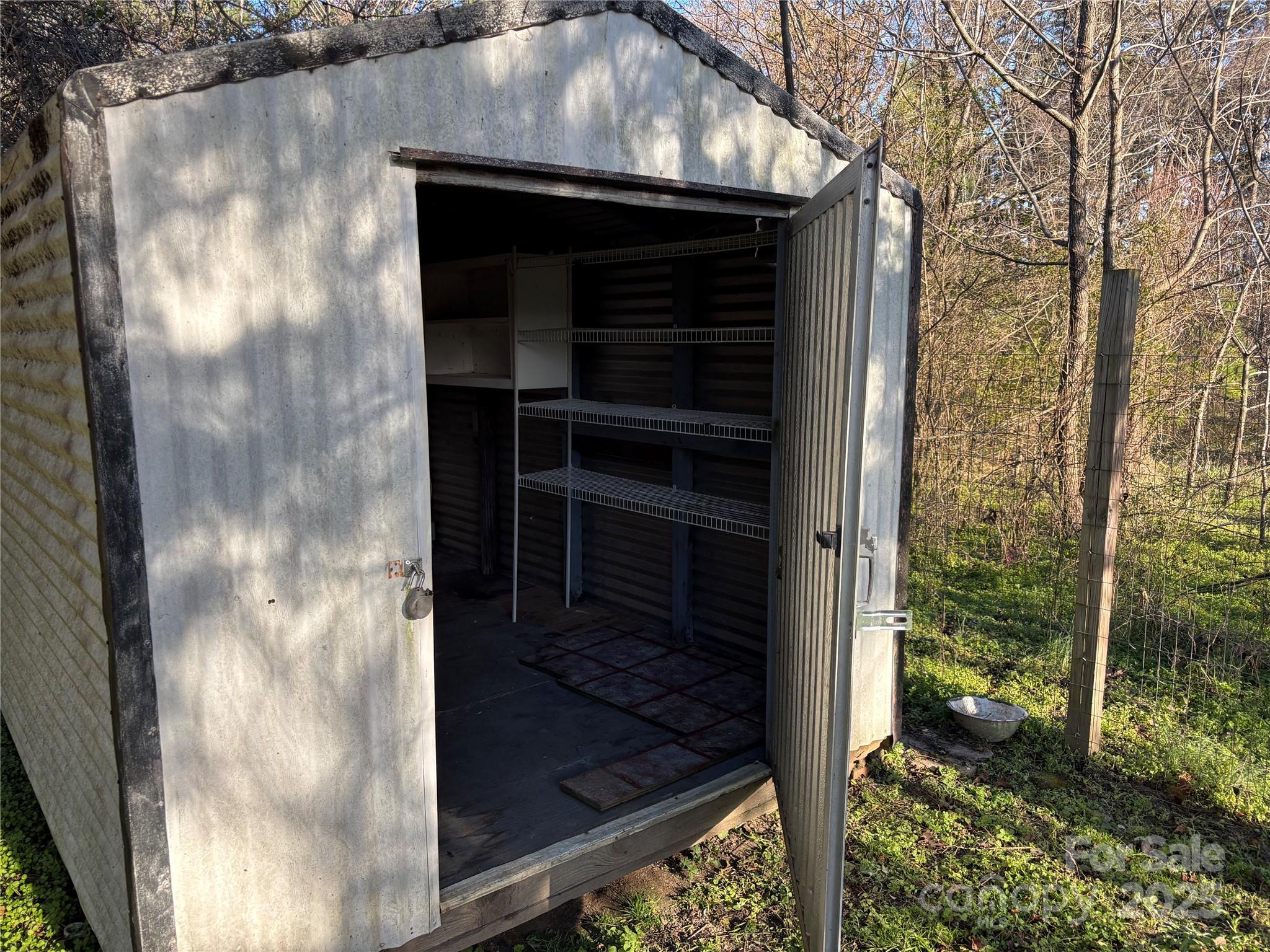 4220 Woodleaf Road Property Photo 23