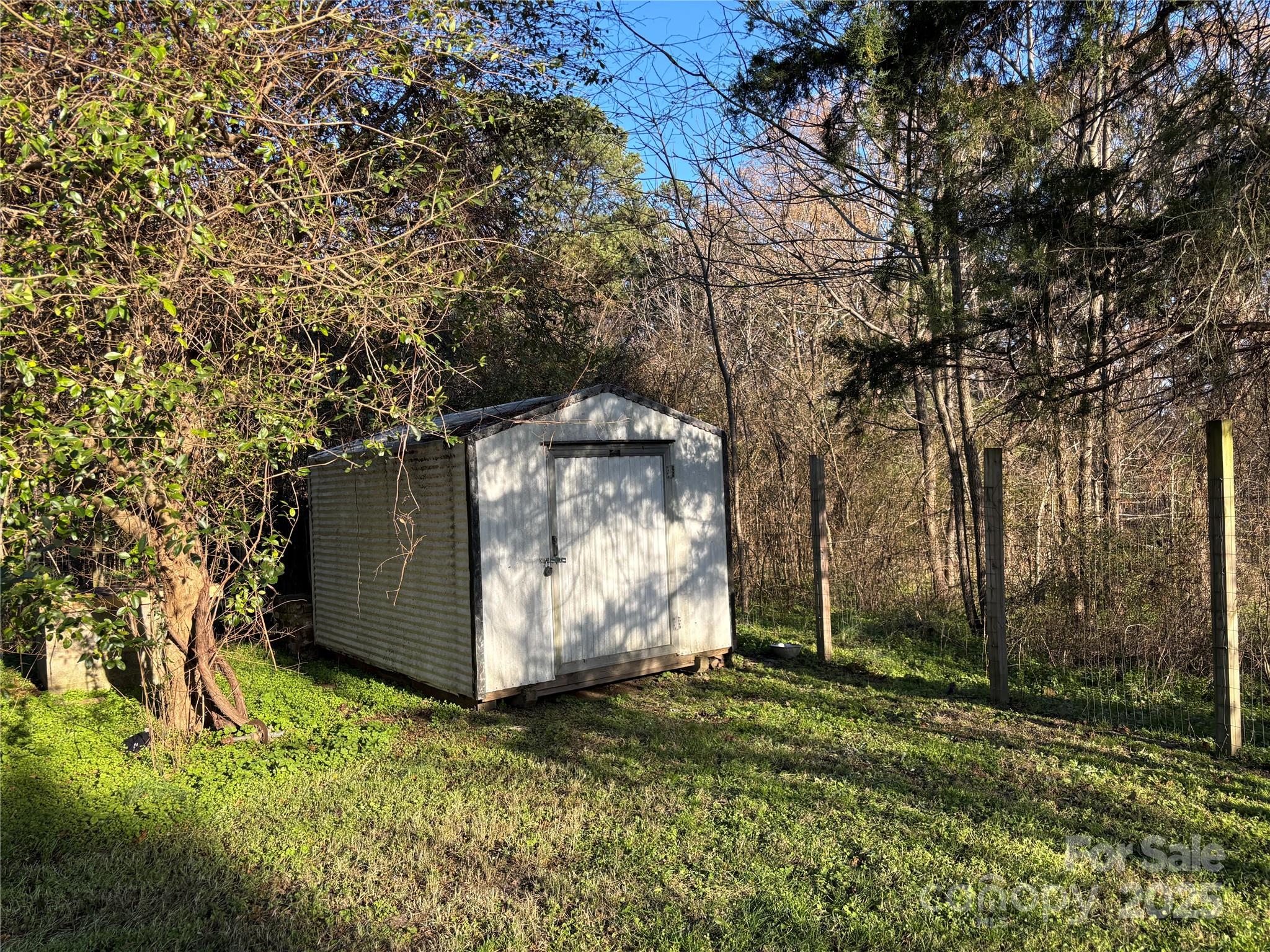 4220 Woodleaf Road Property Photo 25