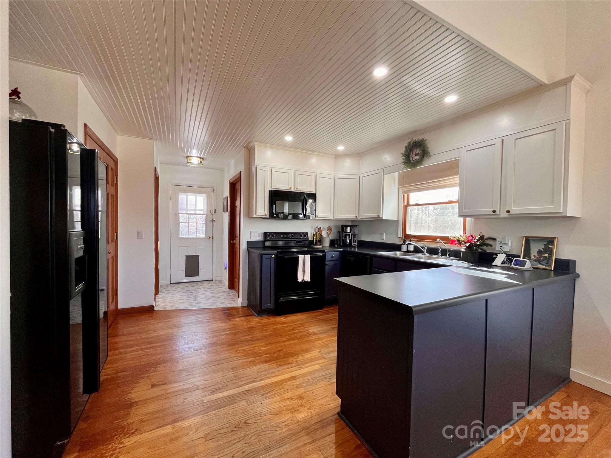 233 Windy Ridge Drive Property Photo 5