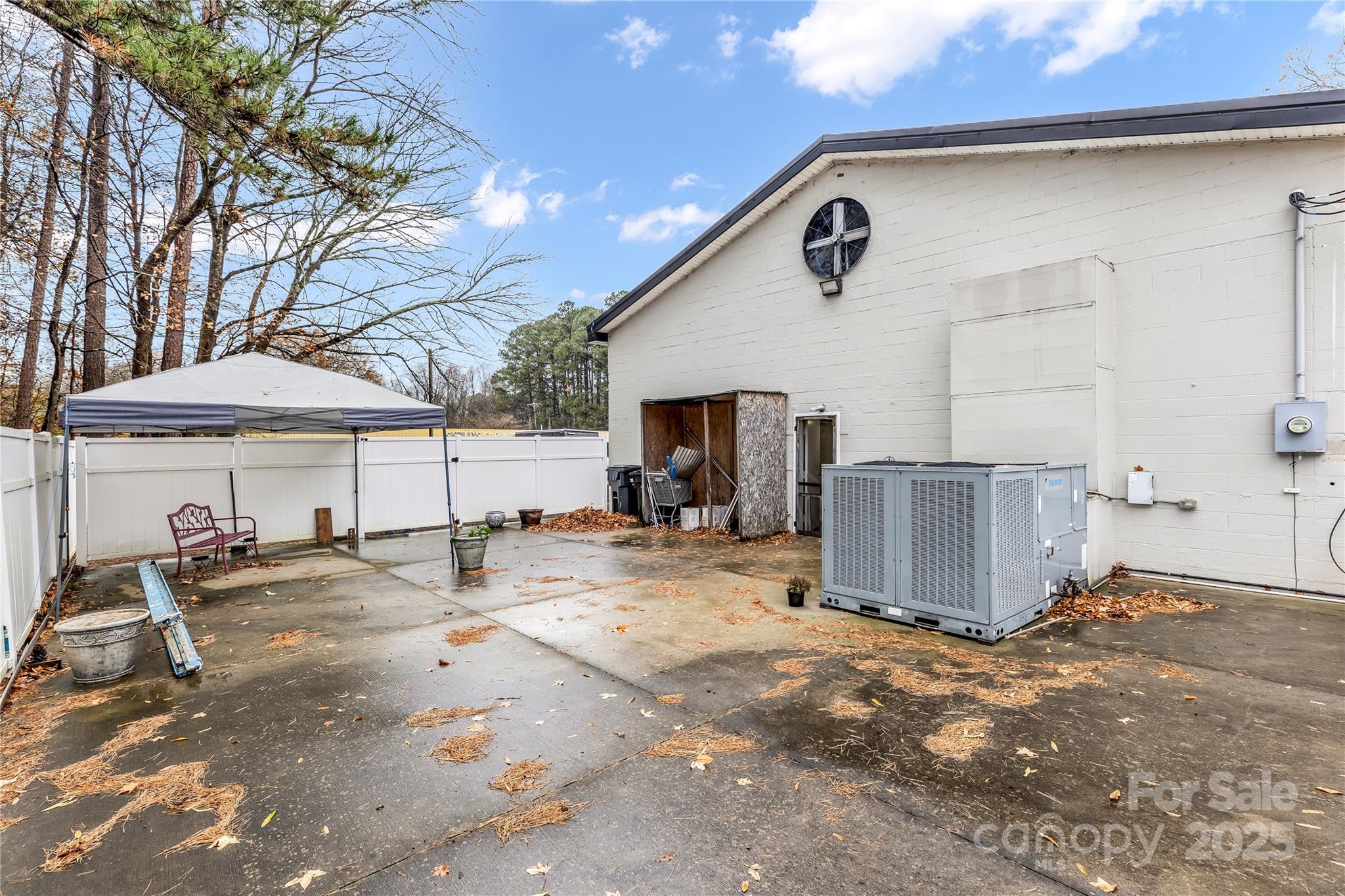 1008 N Main Street Property Photo 5