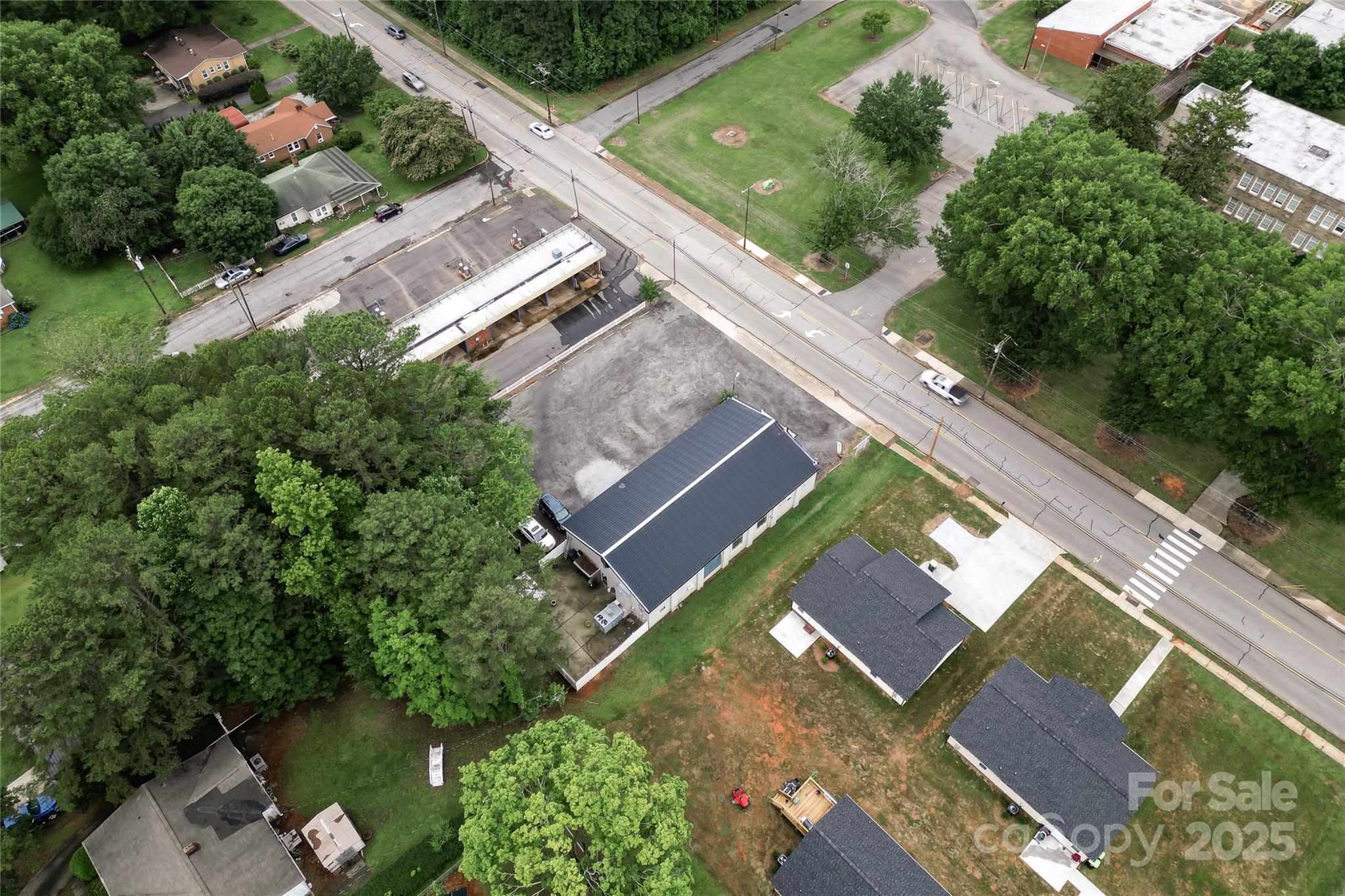 1008 N Main Street Property Photo 7