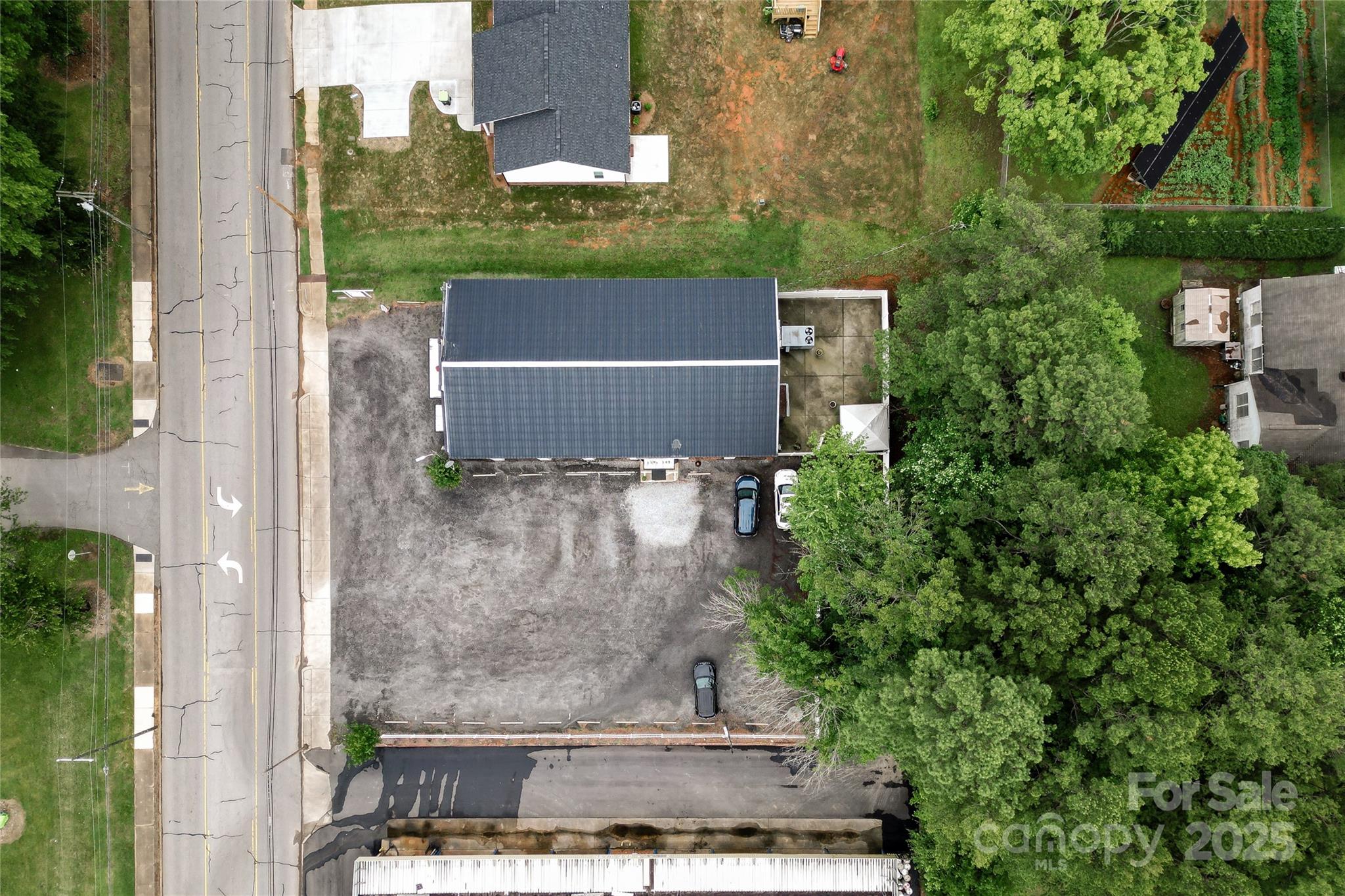 1008 N Main Street Property Photo 8