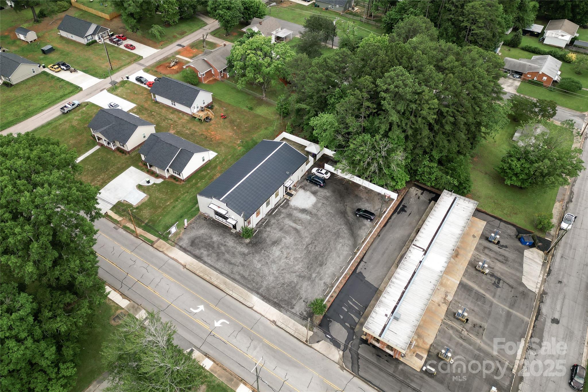 1008 N Main Street Property Photo 9