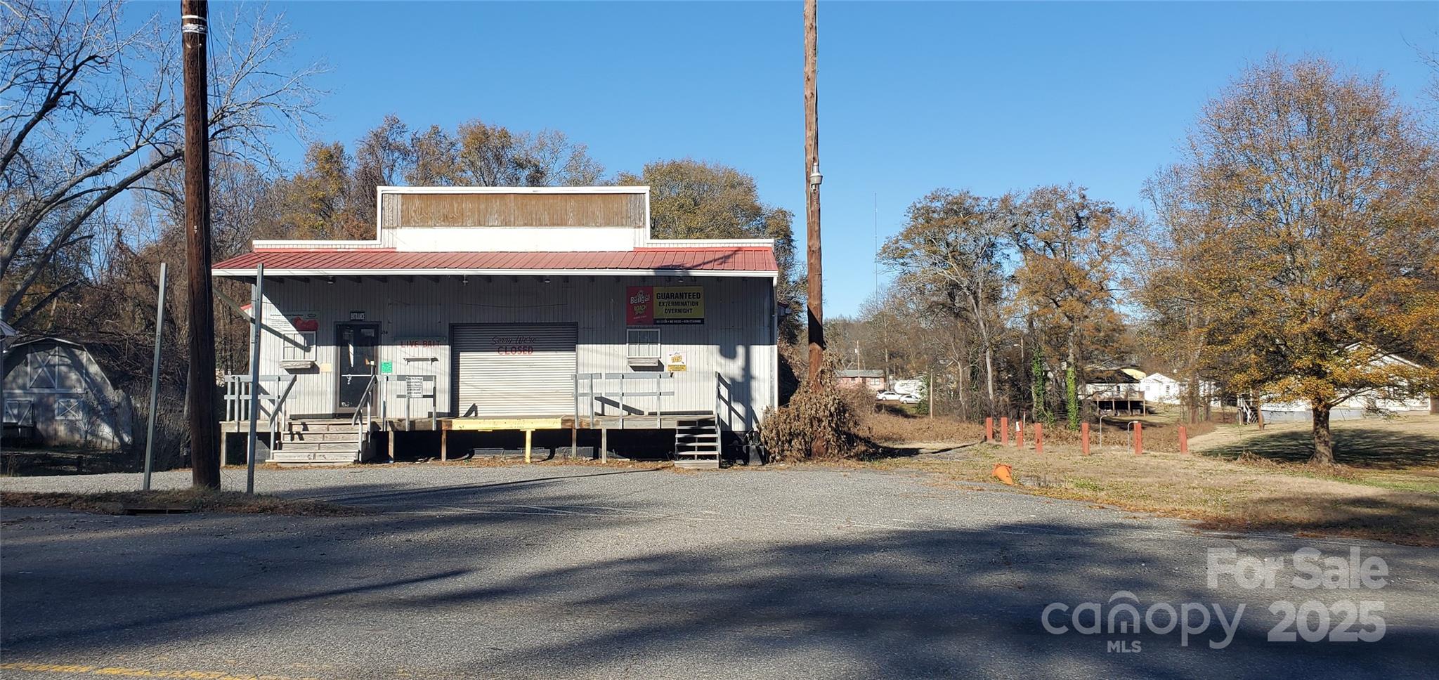 214 E Trade Street Property Photo 2