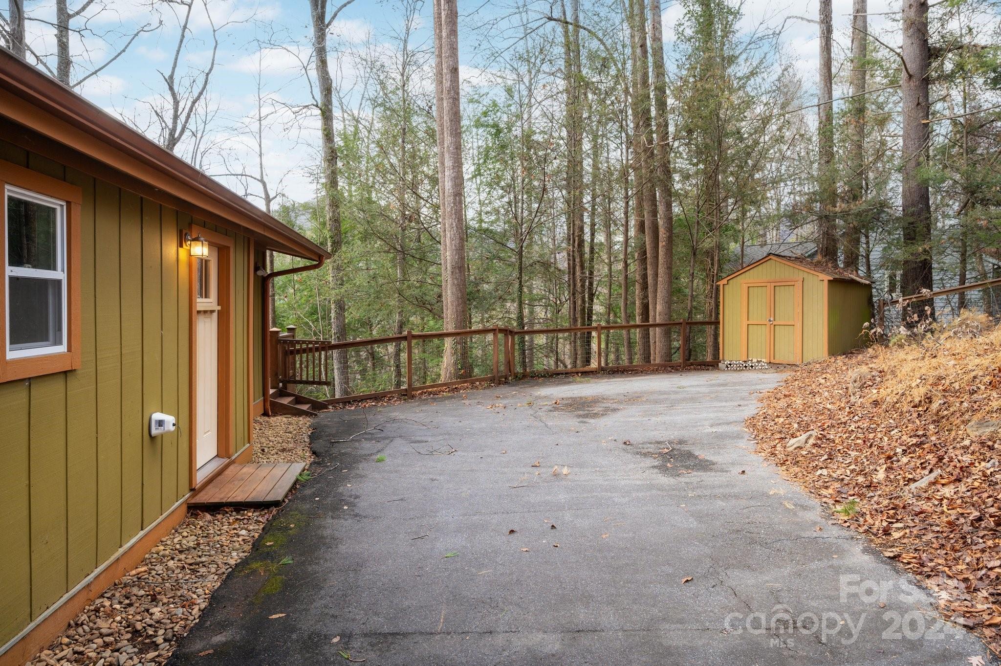 106 Buffalo Trail Property Photo 3