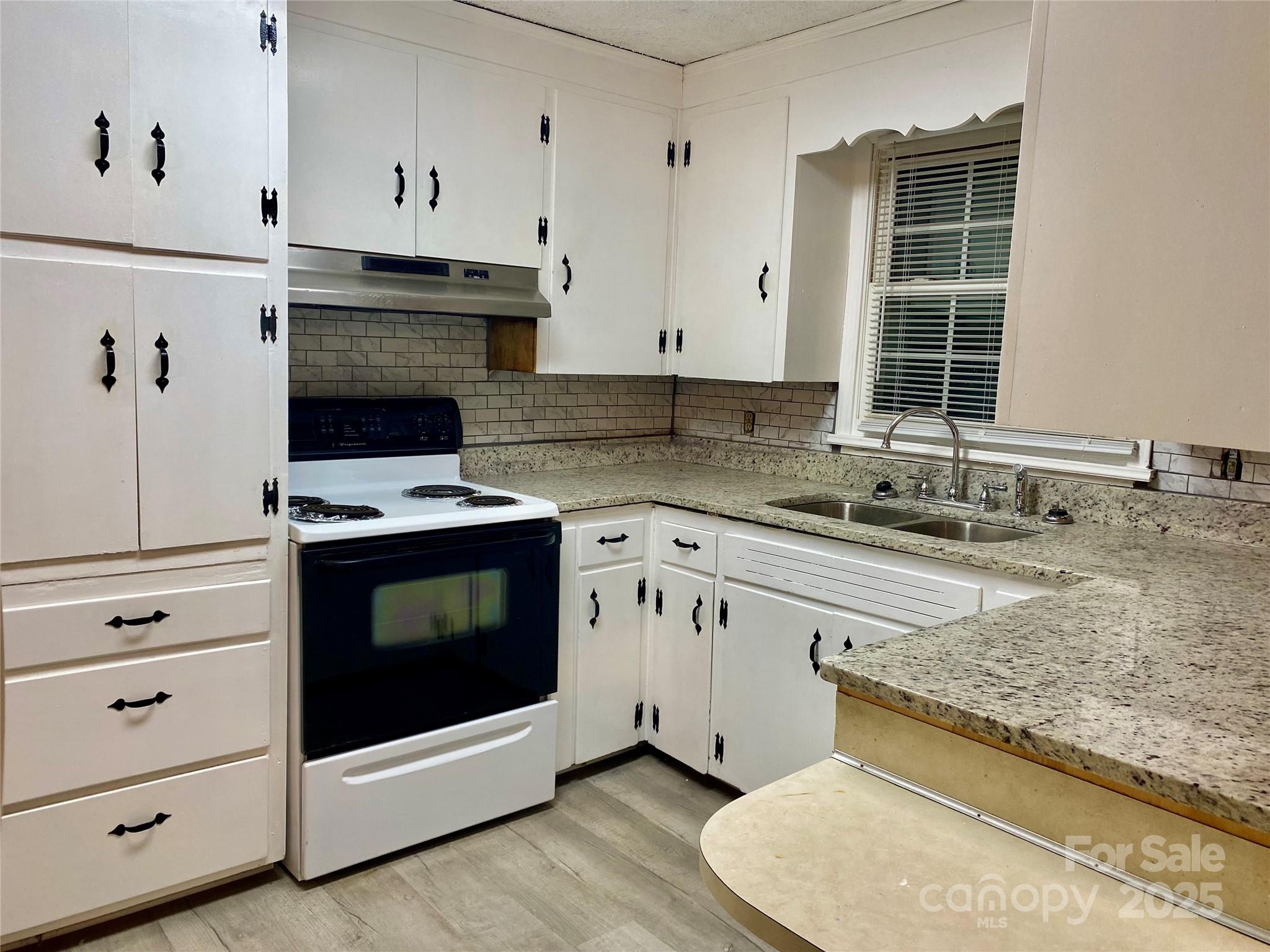 2040 25th Street Drive Property Photo 1