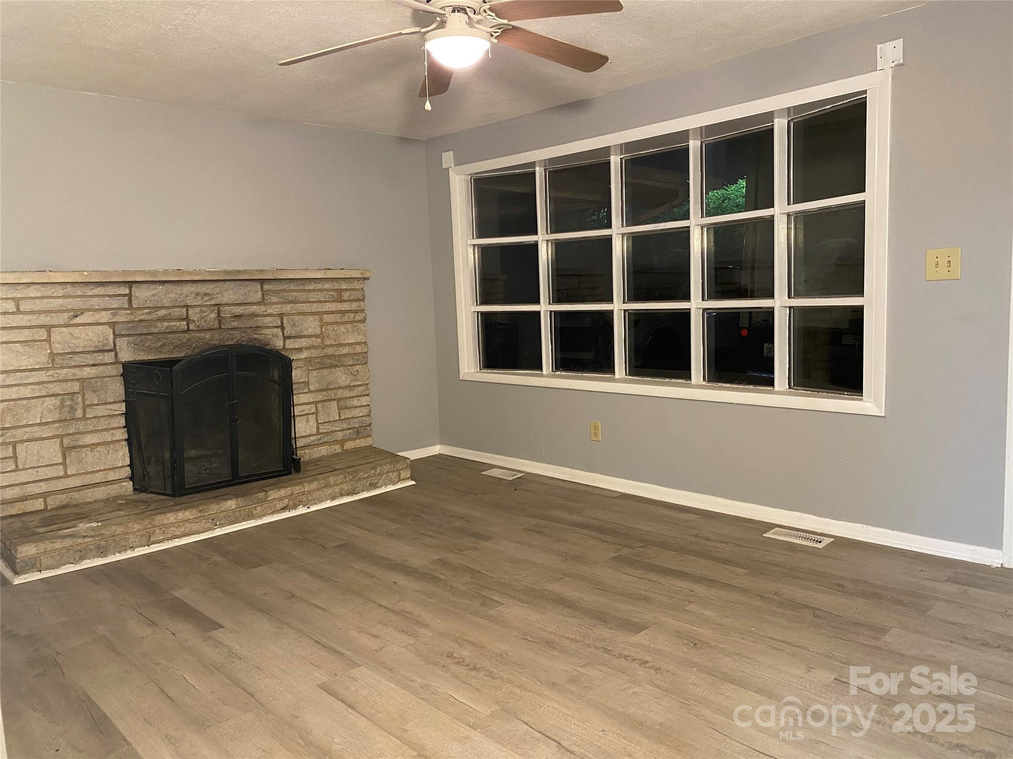 2040 25th Street Drive Property Photo 4