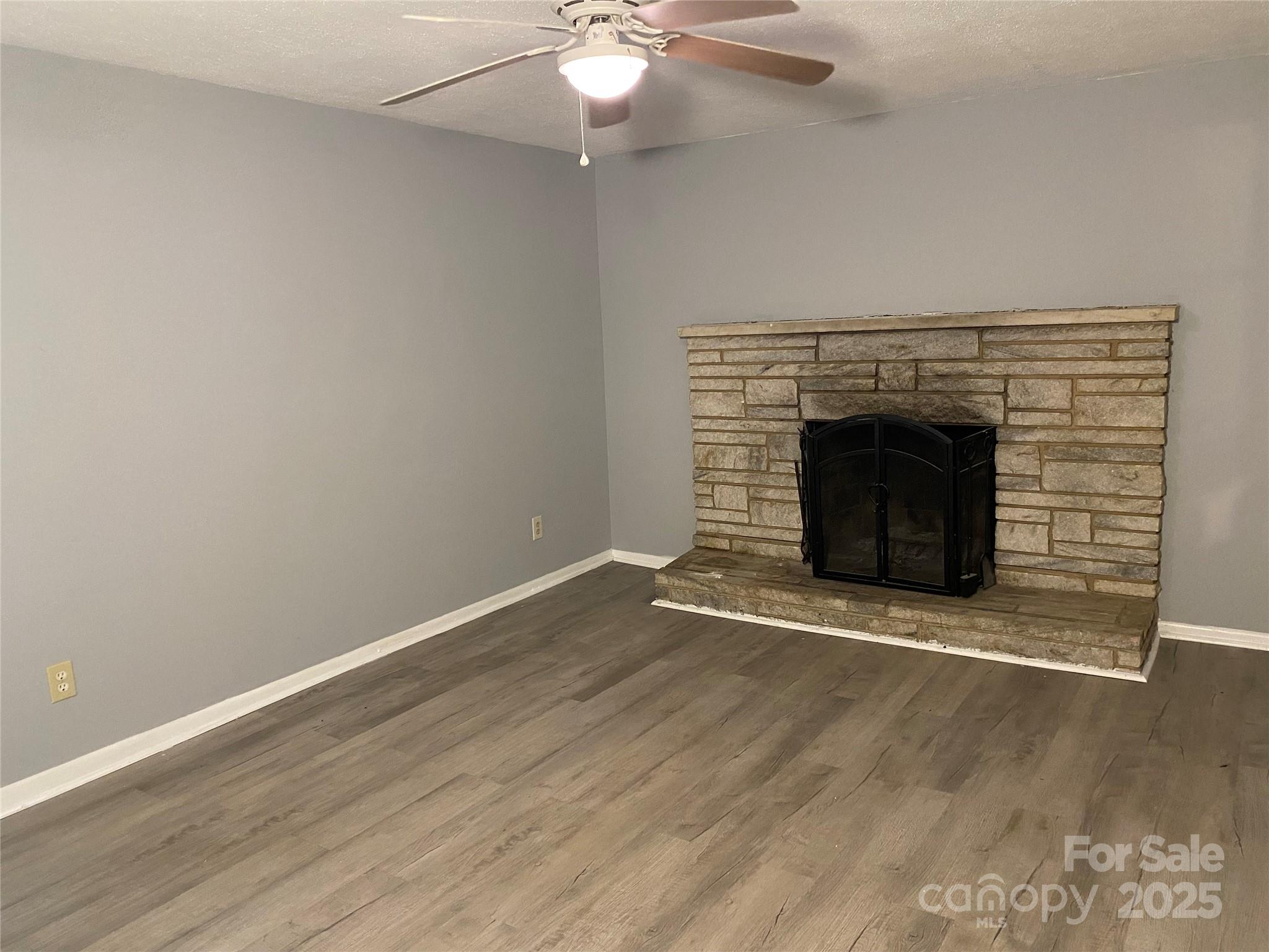 2040 25th Street Drive Property Photo 5