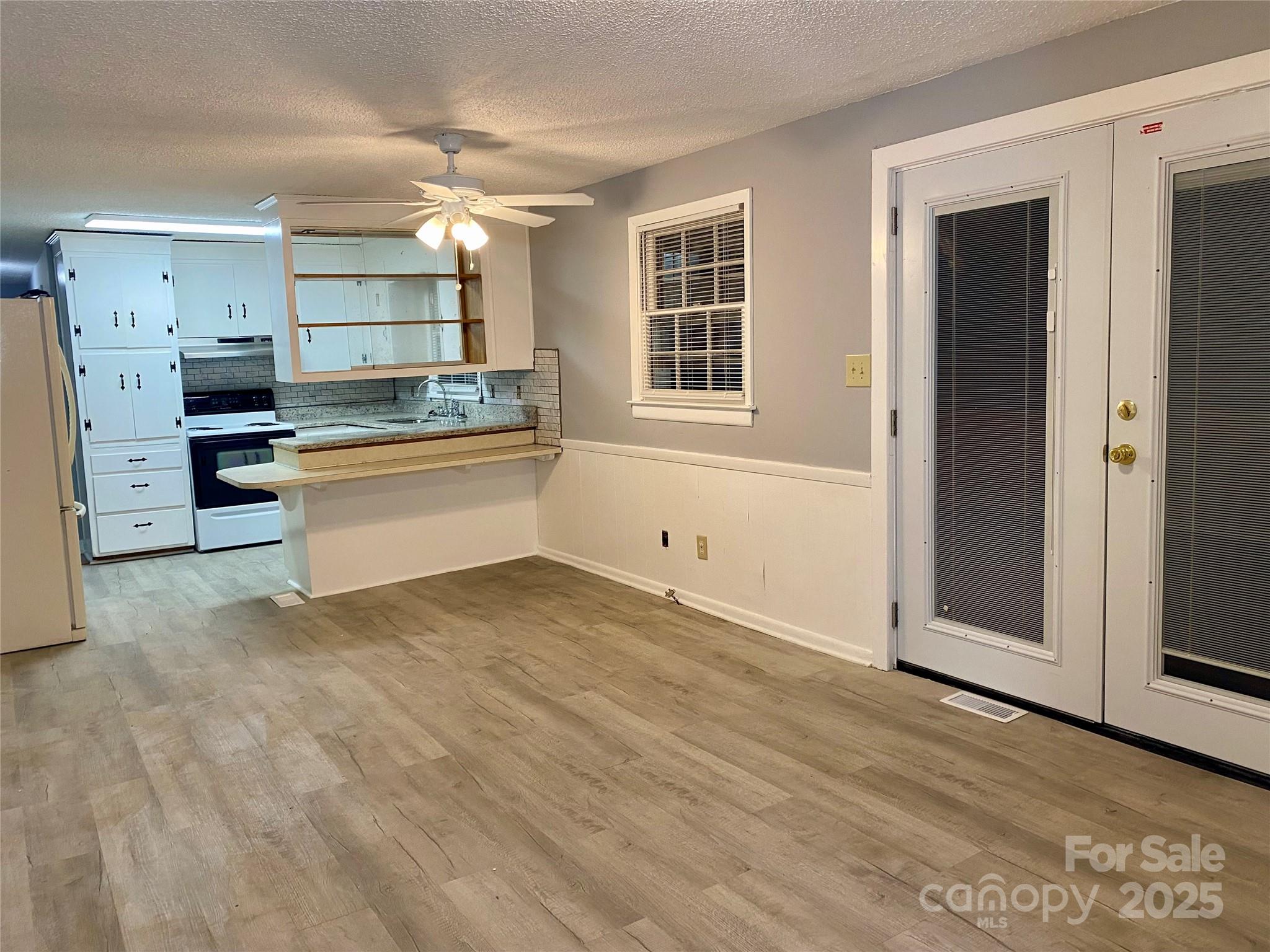 2040 25th Street Drive Property Photo 9