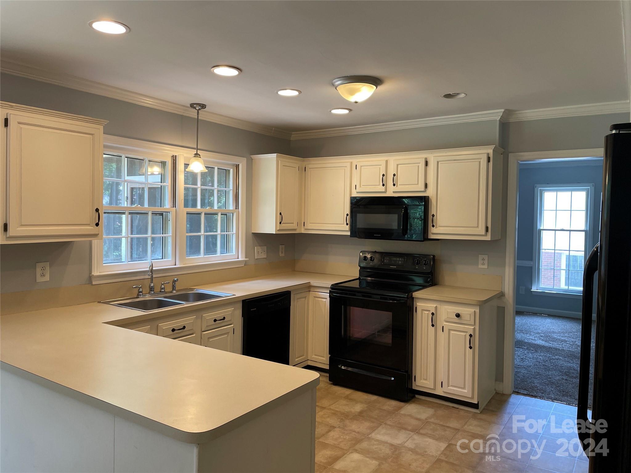 6825 Charette Court Property Photo 2