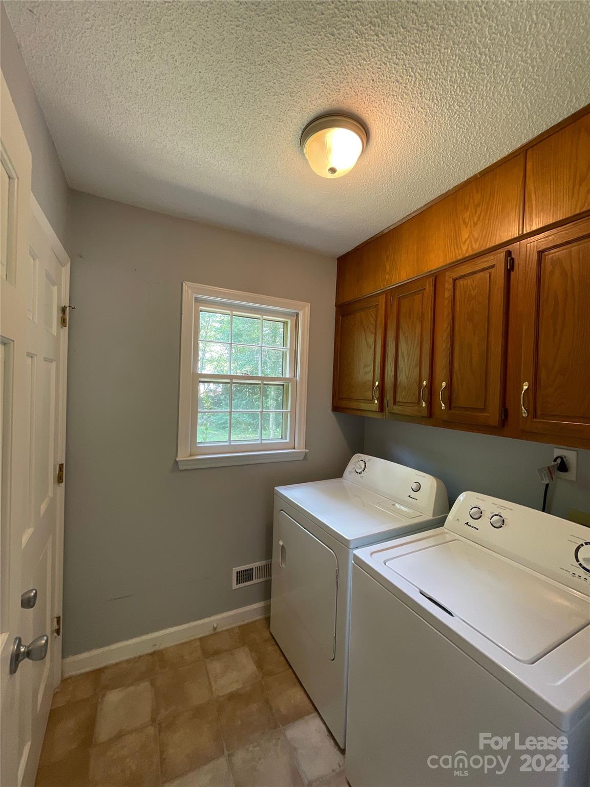 6825 Charette Court Property Photo 7