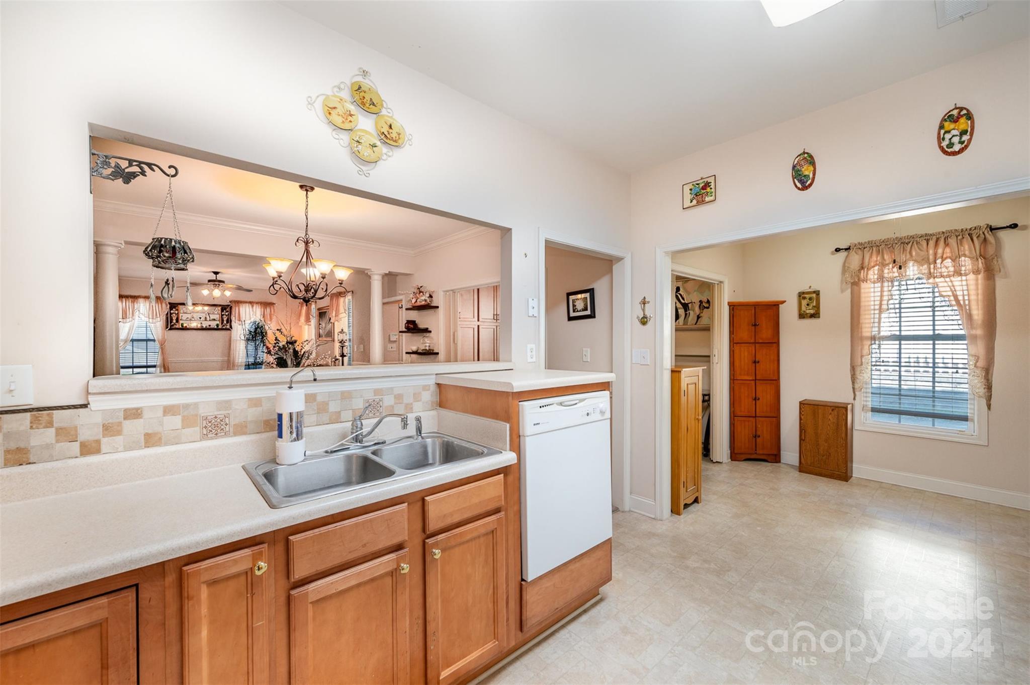 10105 Bishops Gate Boulevard Property Photo 11