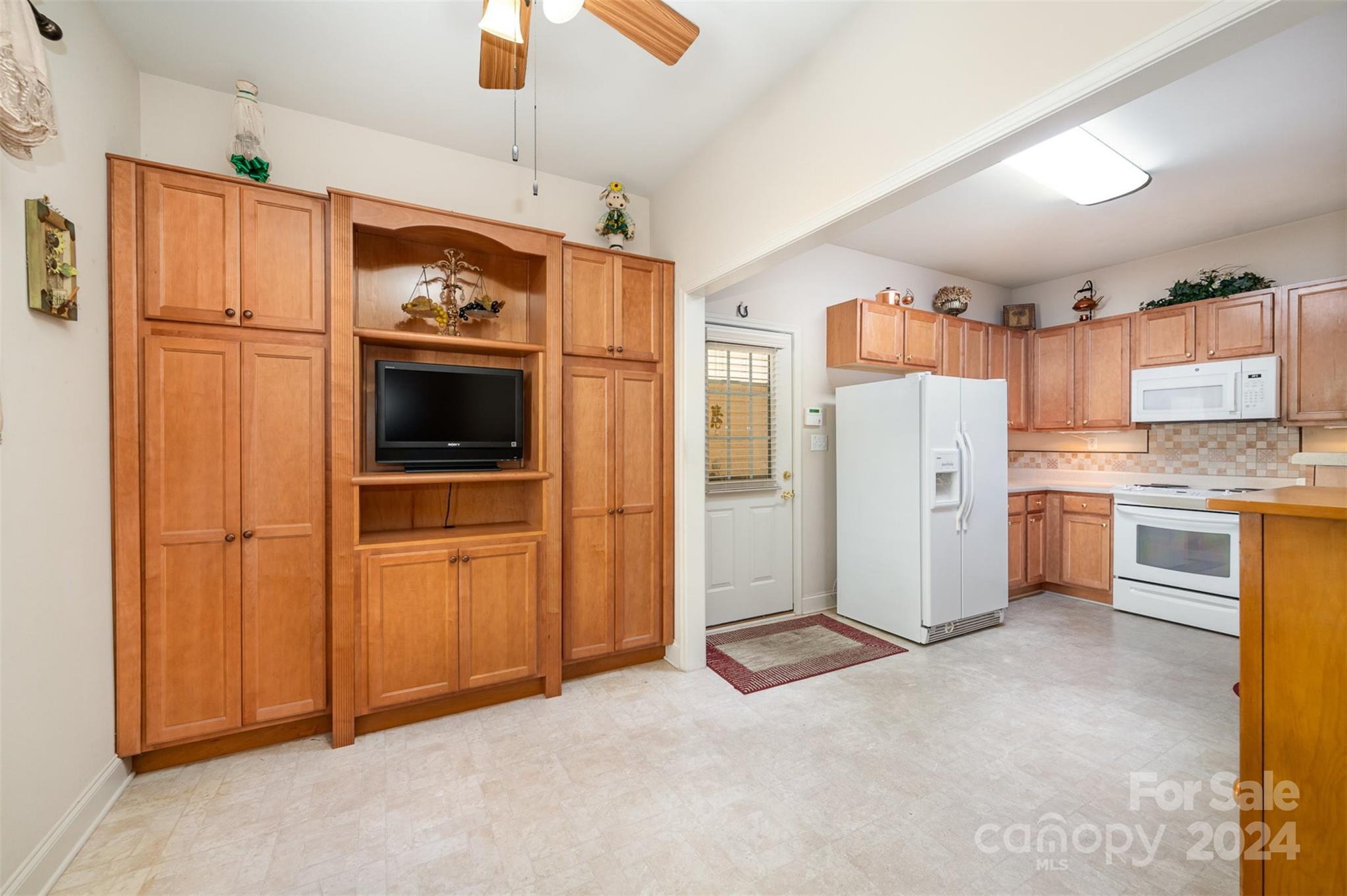 10105 Bishops Gate Boulevard Property Photo 12