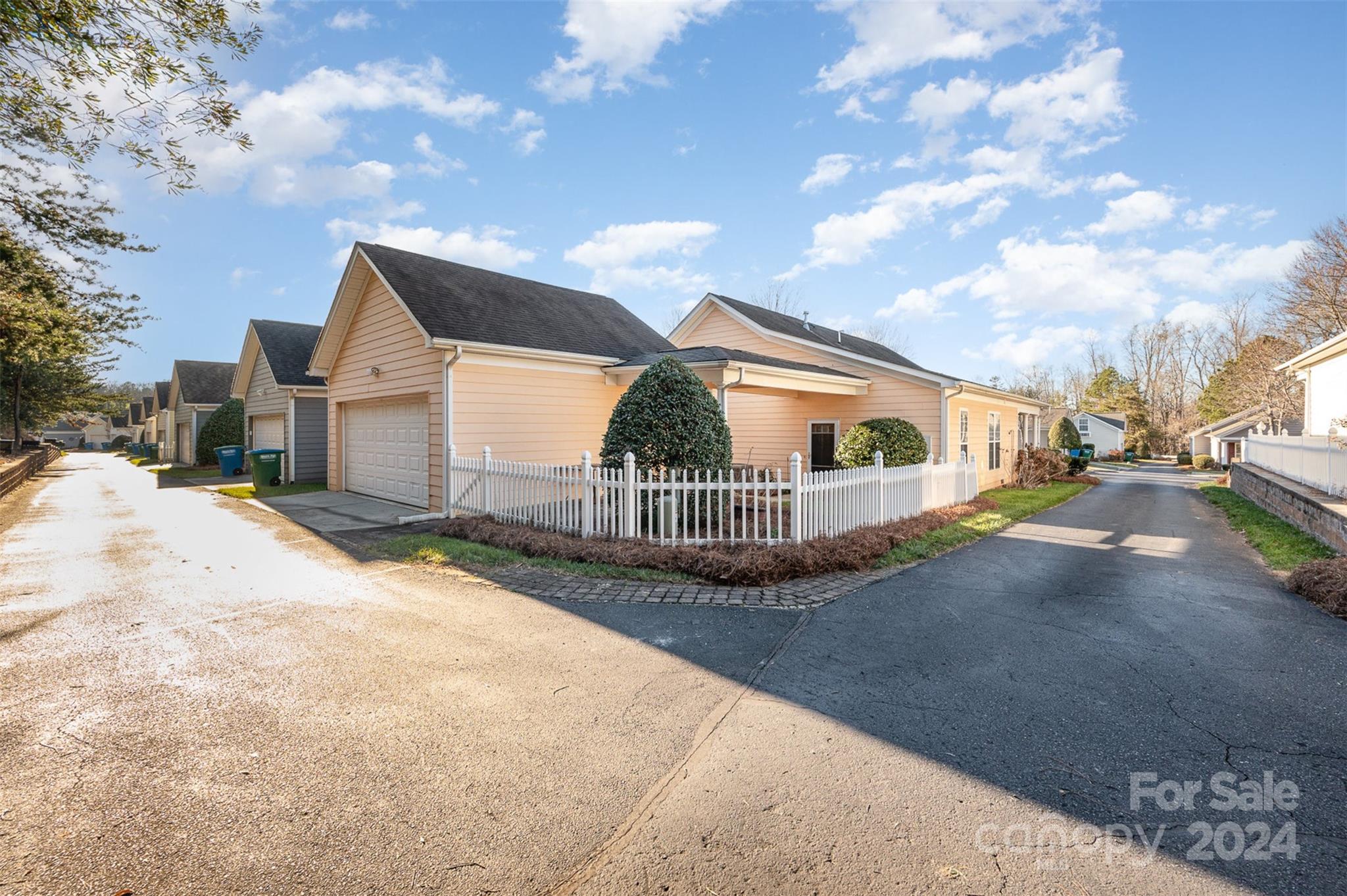 10105 Bishops Gate Boulevard Property Photo 28