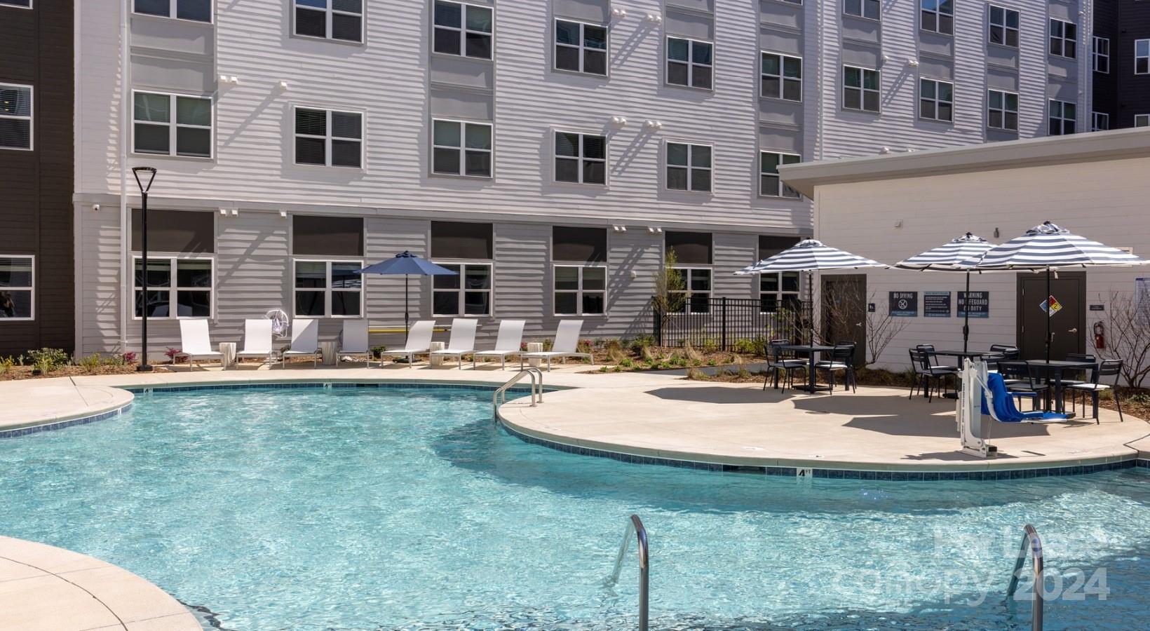 8424 N Tryon Street B3 Property Photo 25