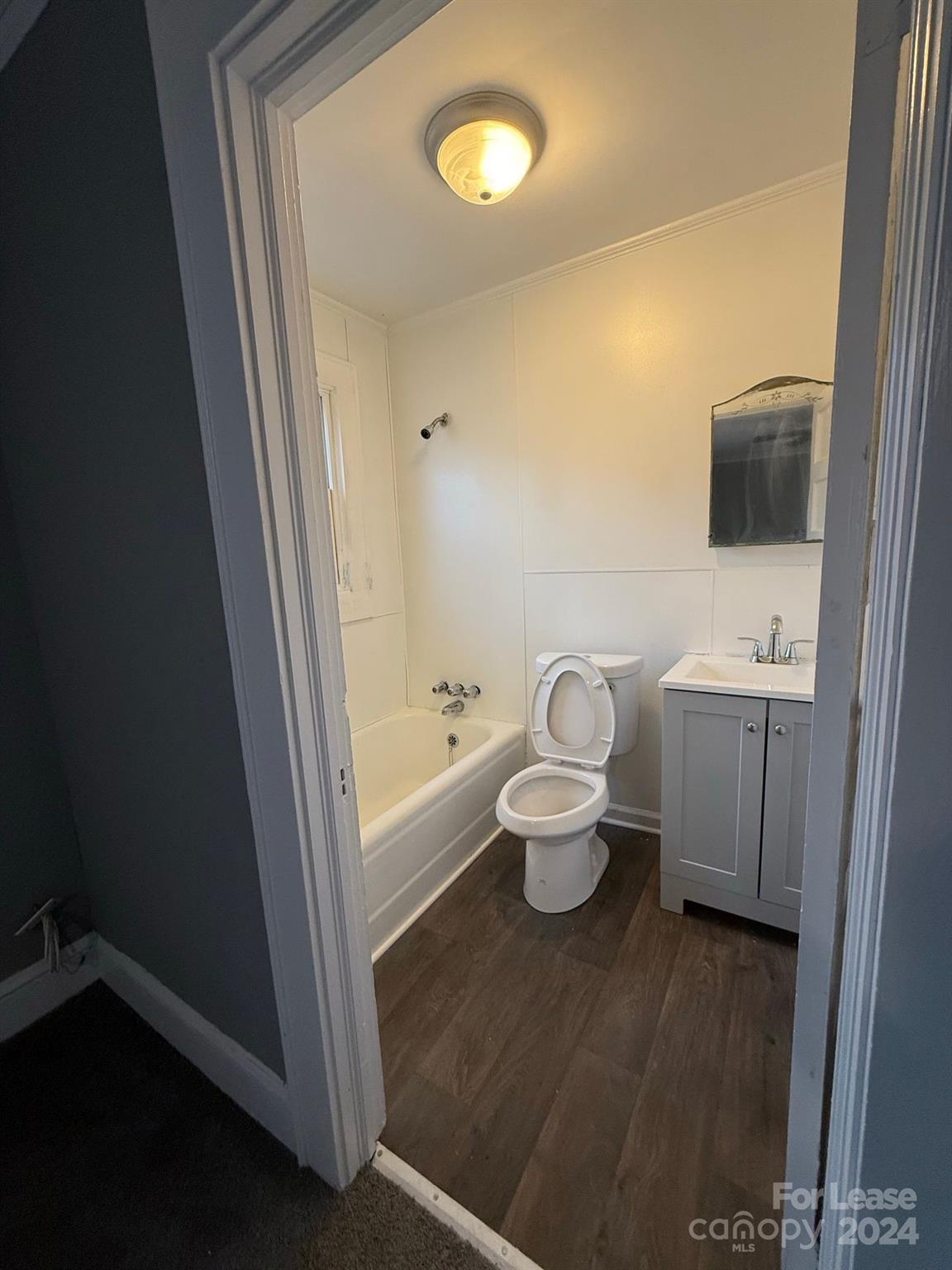 703 Louise Street Property Photo 6