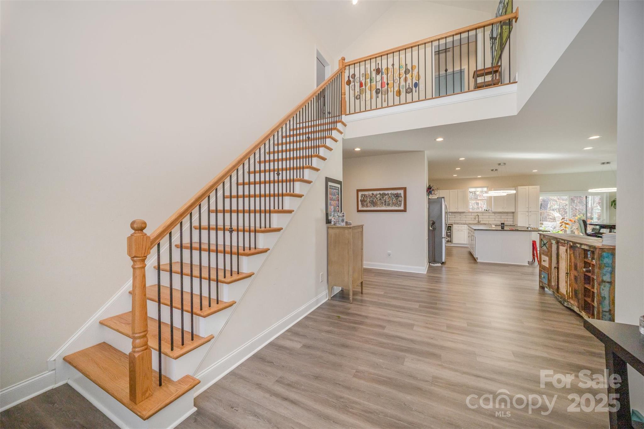 10221 Hanging Moss Trail Property Photo 6