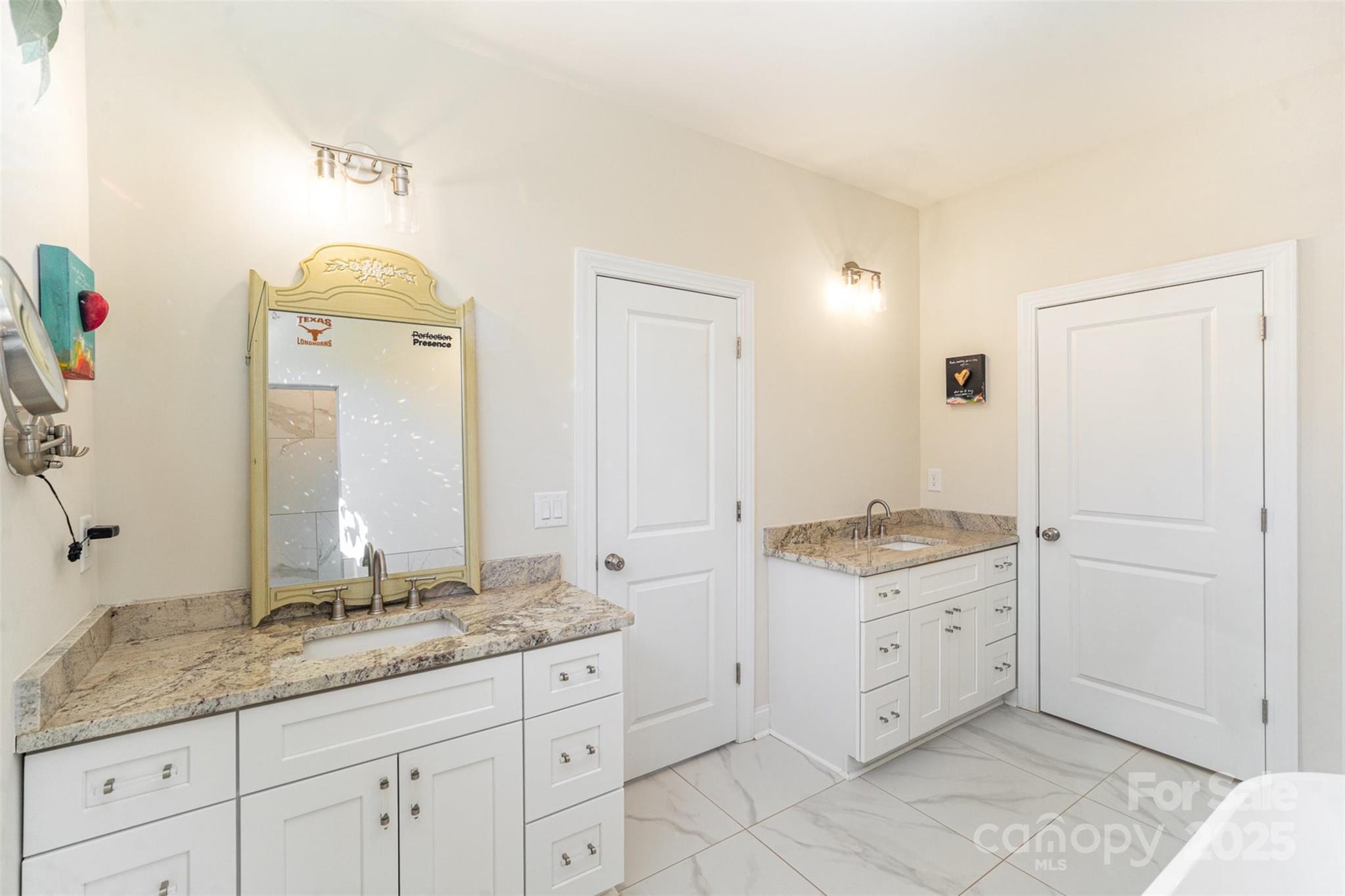 10221 Hanging Moss Trail Property Photo 18