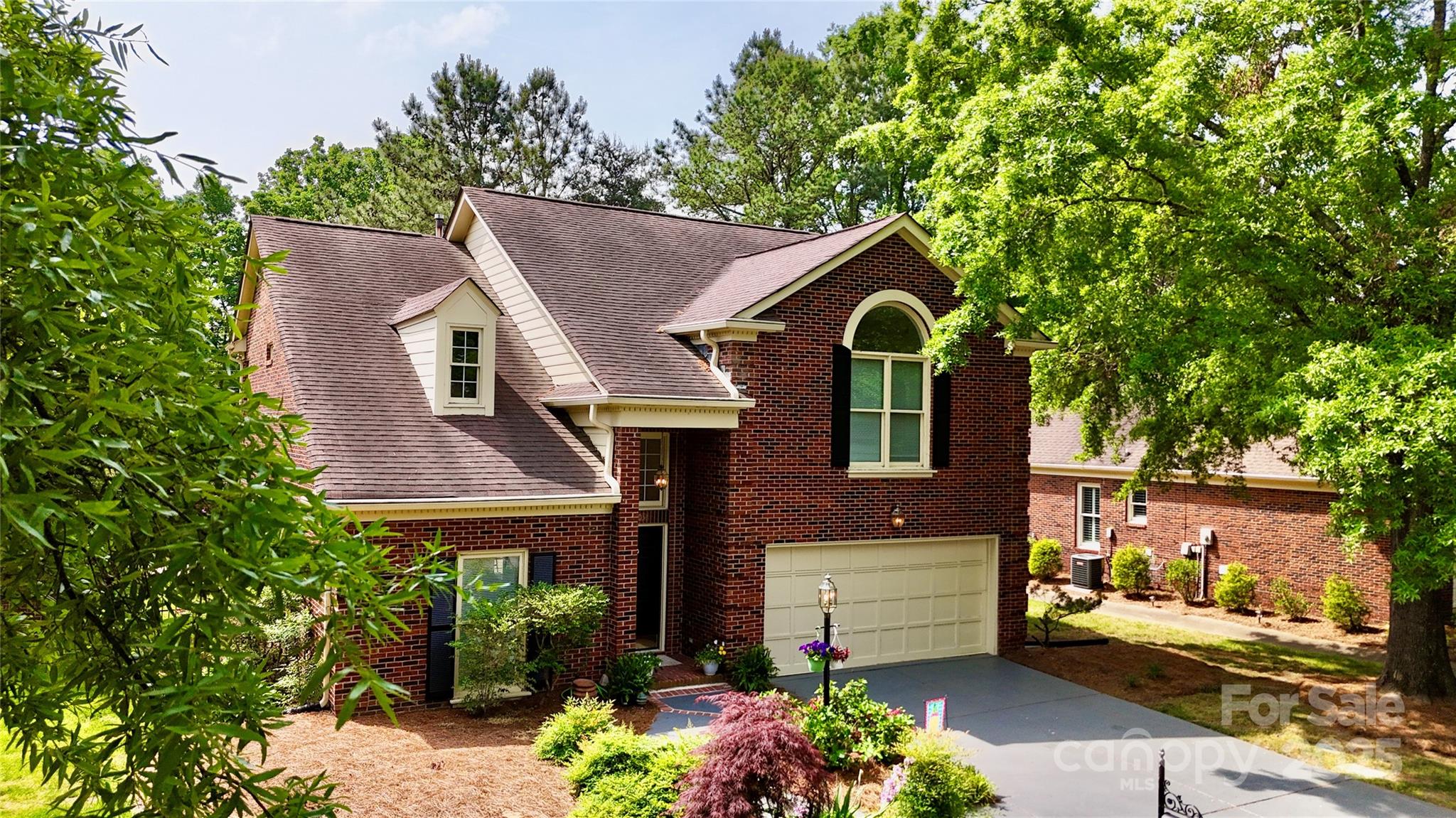 7031 Walton Heath Lane Property Photo 1