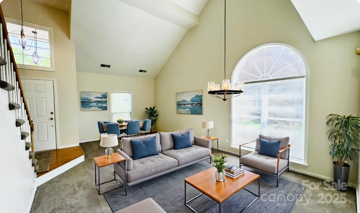 7031 Walton Heath Lane Property Photo 4