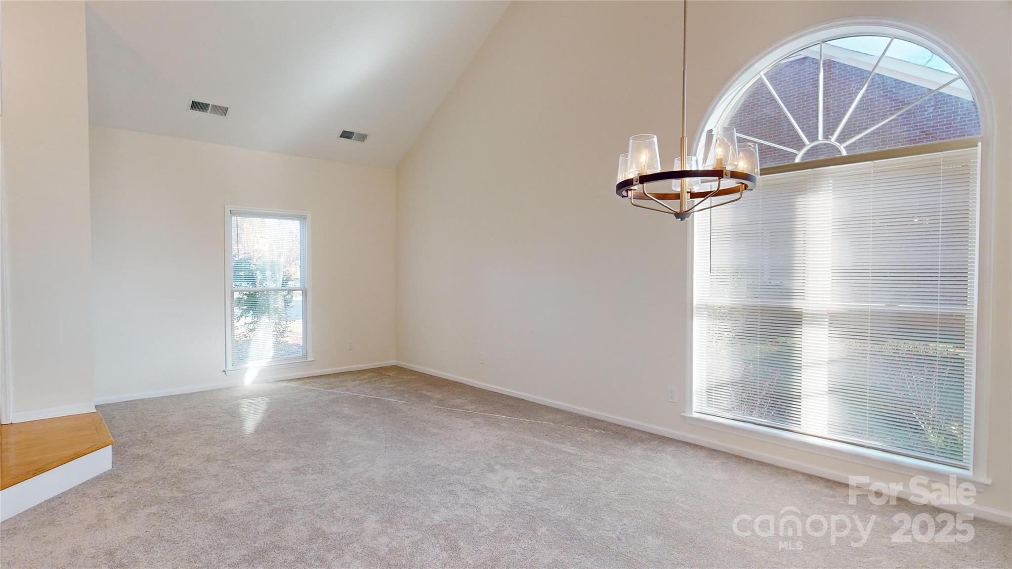 7031 Walton Heath Lane Property Photo 5