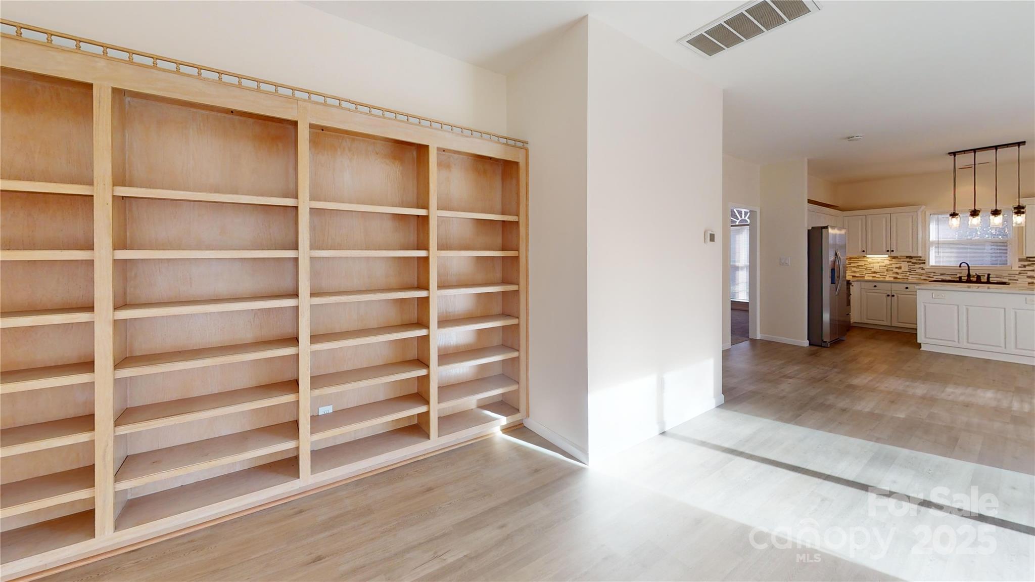 7031 Walton Heath Lane Property Photo 7