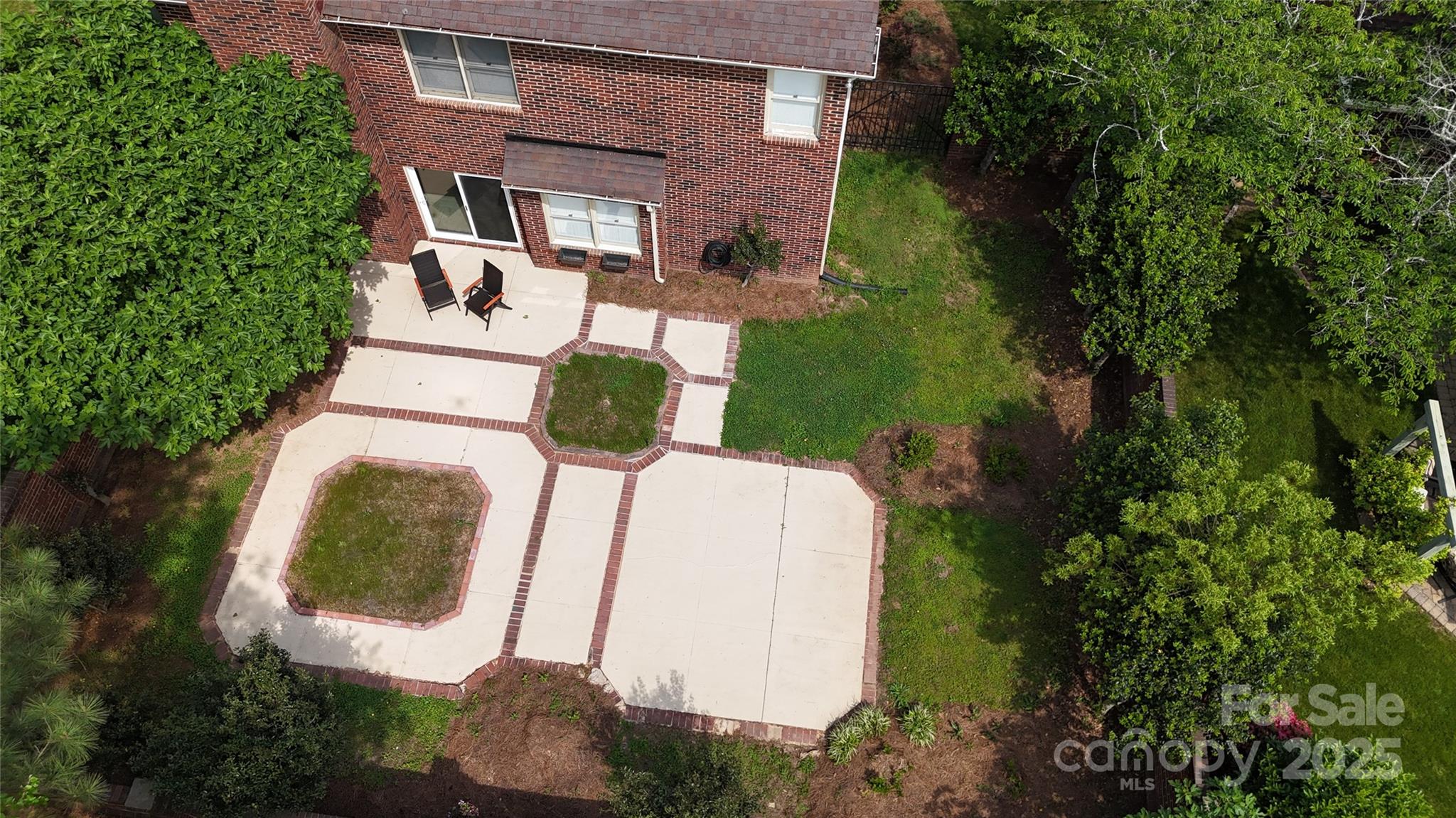 7031 Walton Heath Lane Property Photo 8