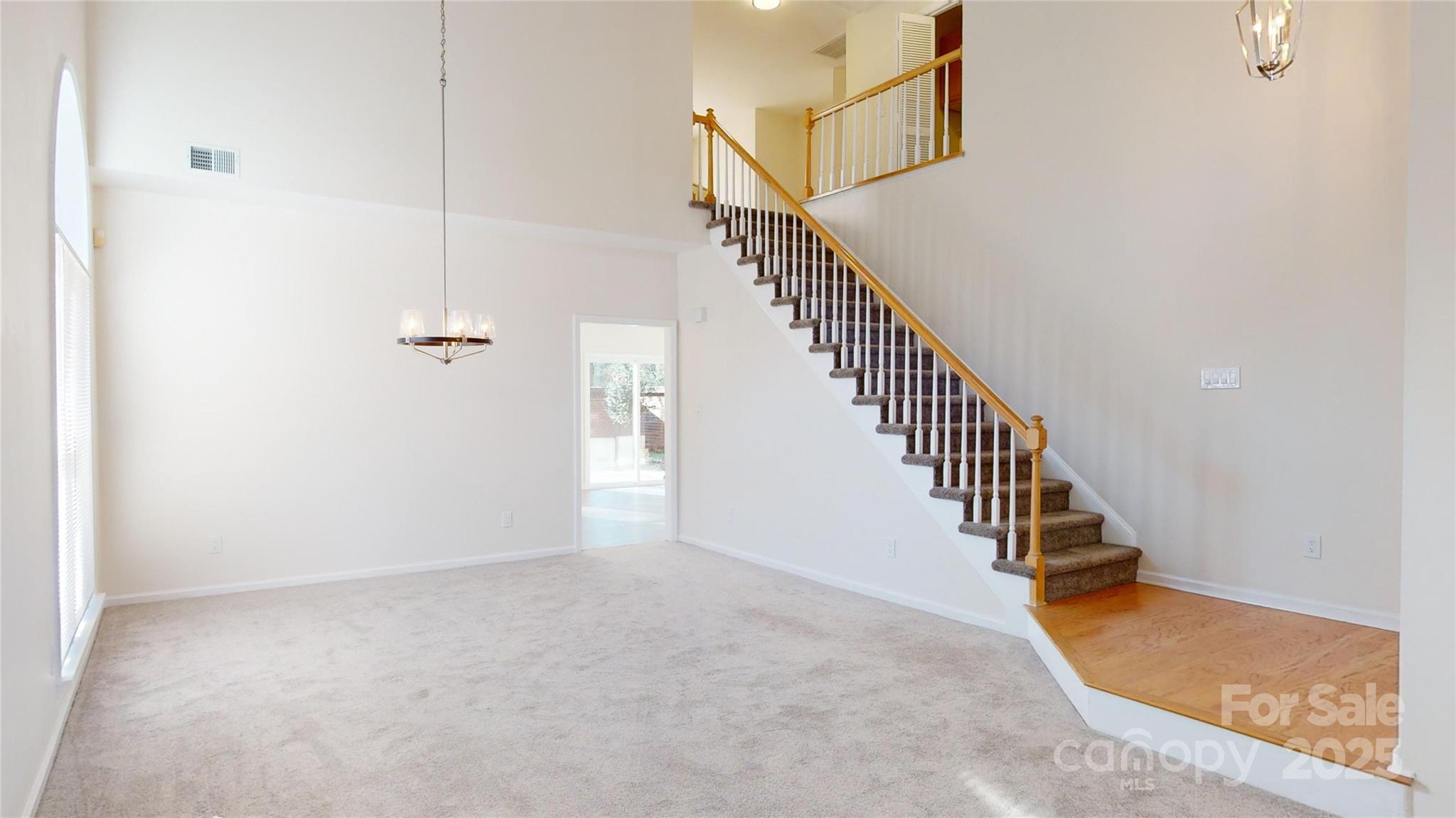 7031 Walton Heath Lane Property Photo 12