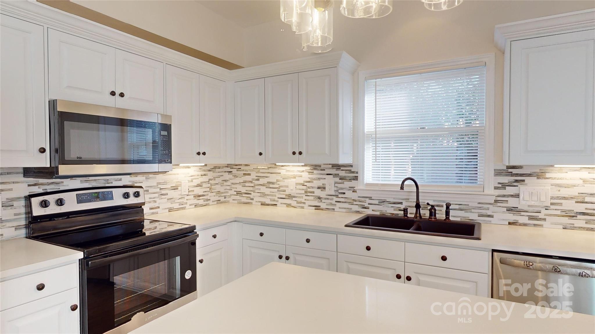 7031 Walton Heath Lane Property Photo 15