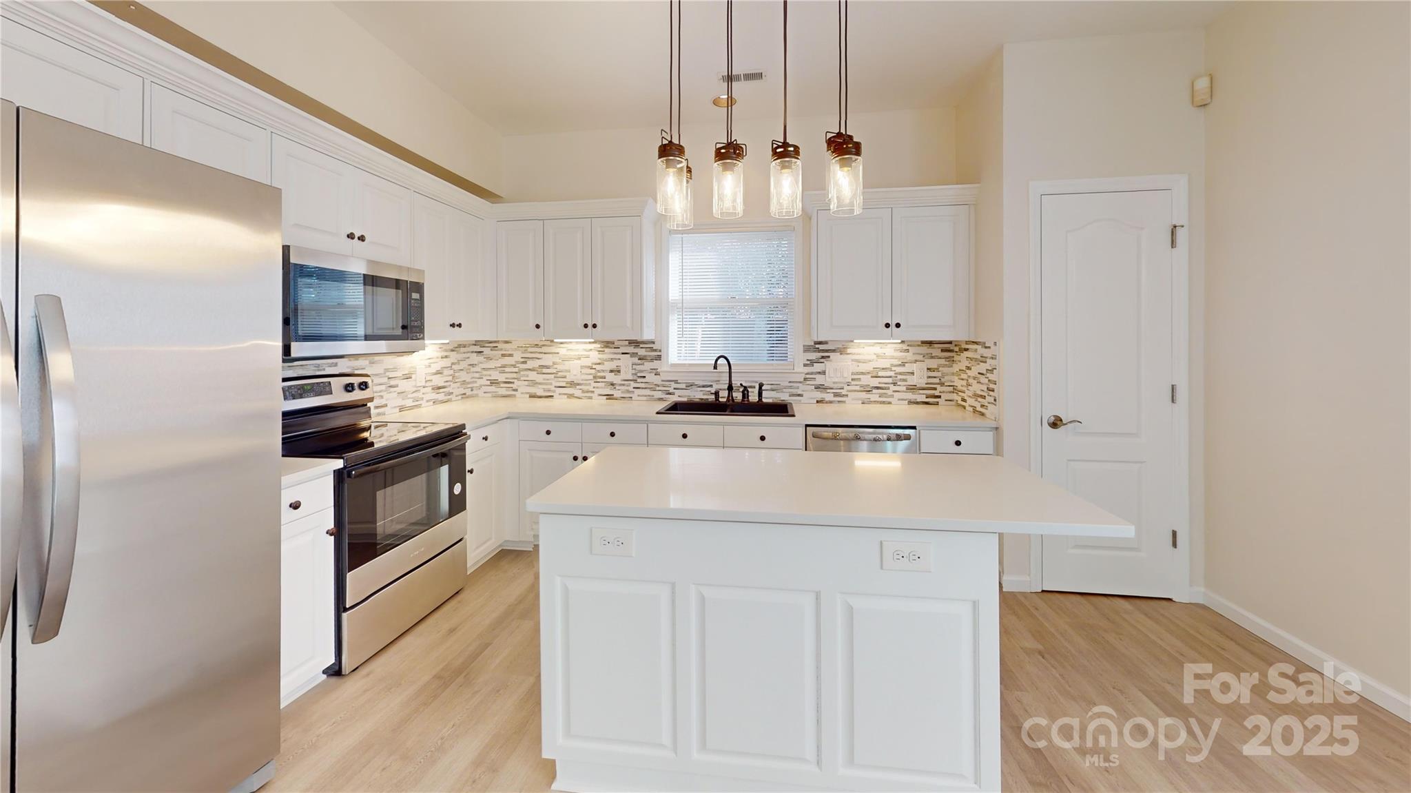 7031 Walton Heath Lane Property Photo 17
