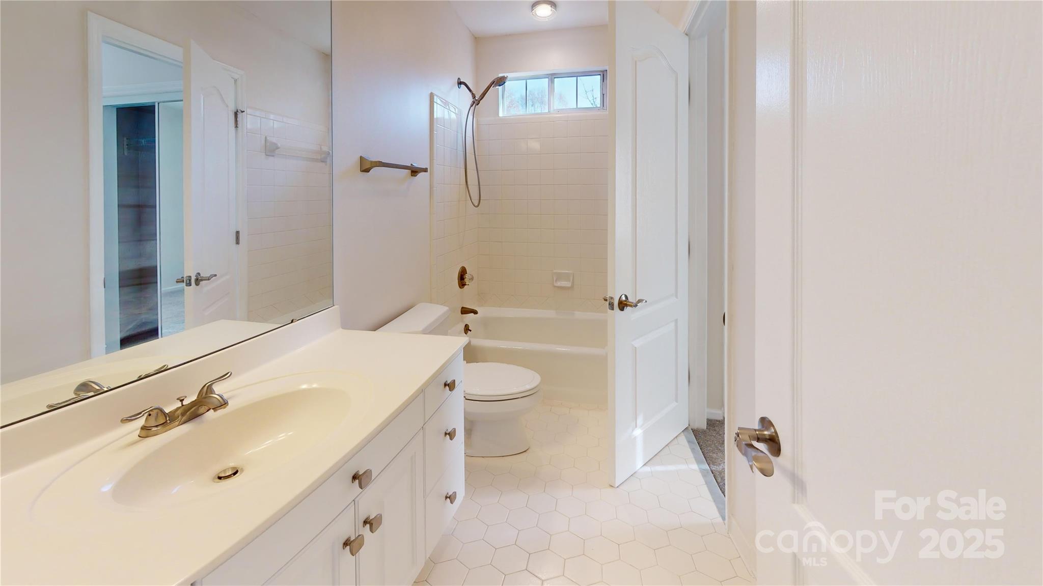 7031 Walton Heath Lane Property Photo 27