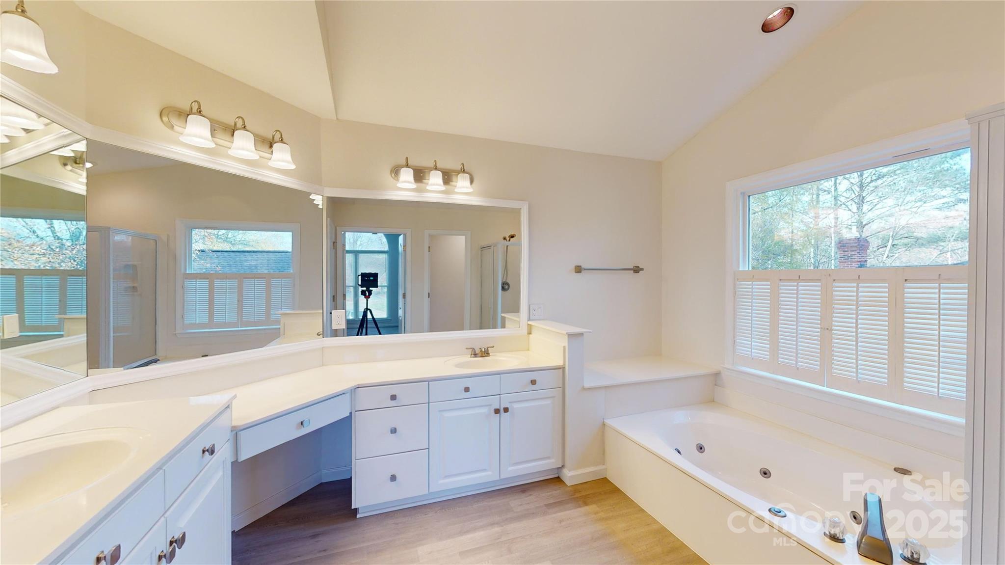 7031 Walton Heath Lane Property Photo 36