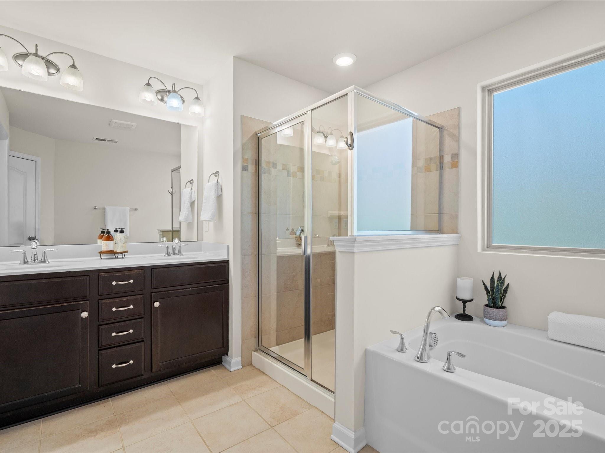 236 Ascot Run Way Property Photo 14