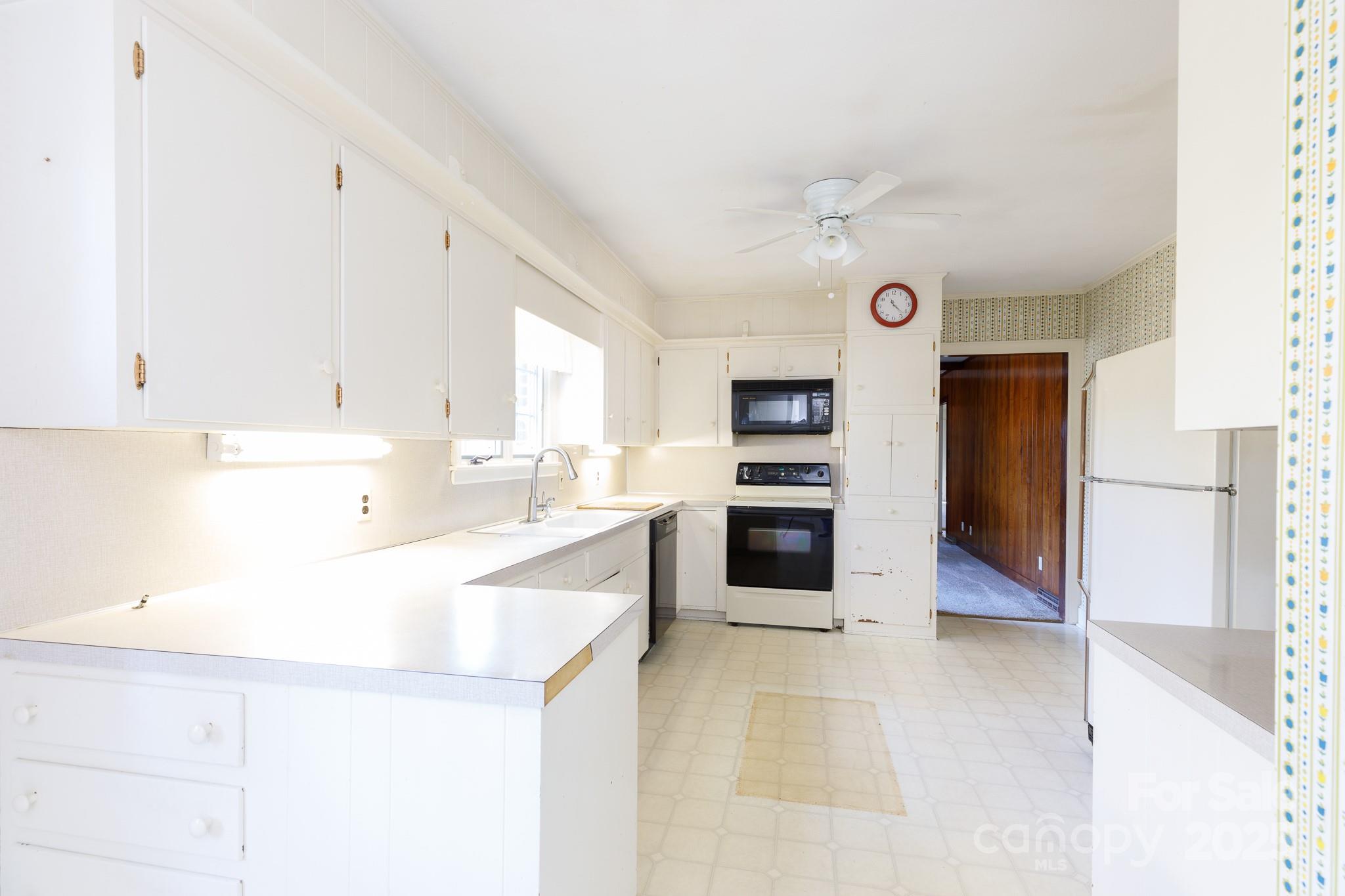 829 Rawlinson Road Property Photo 3
