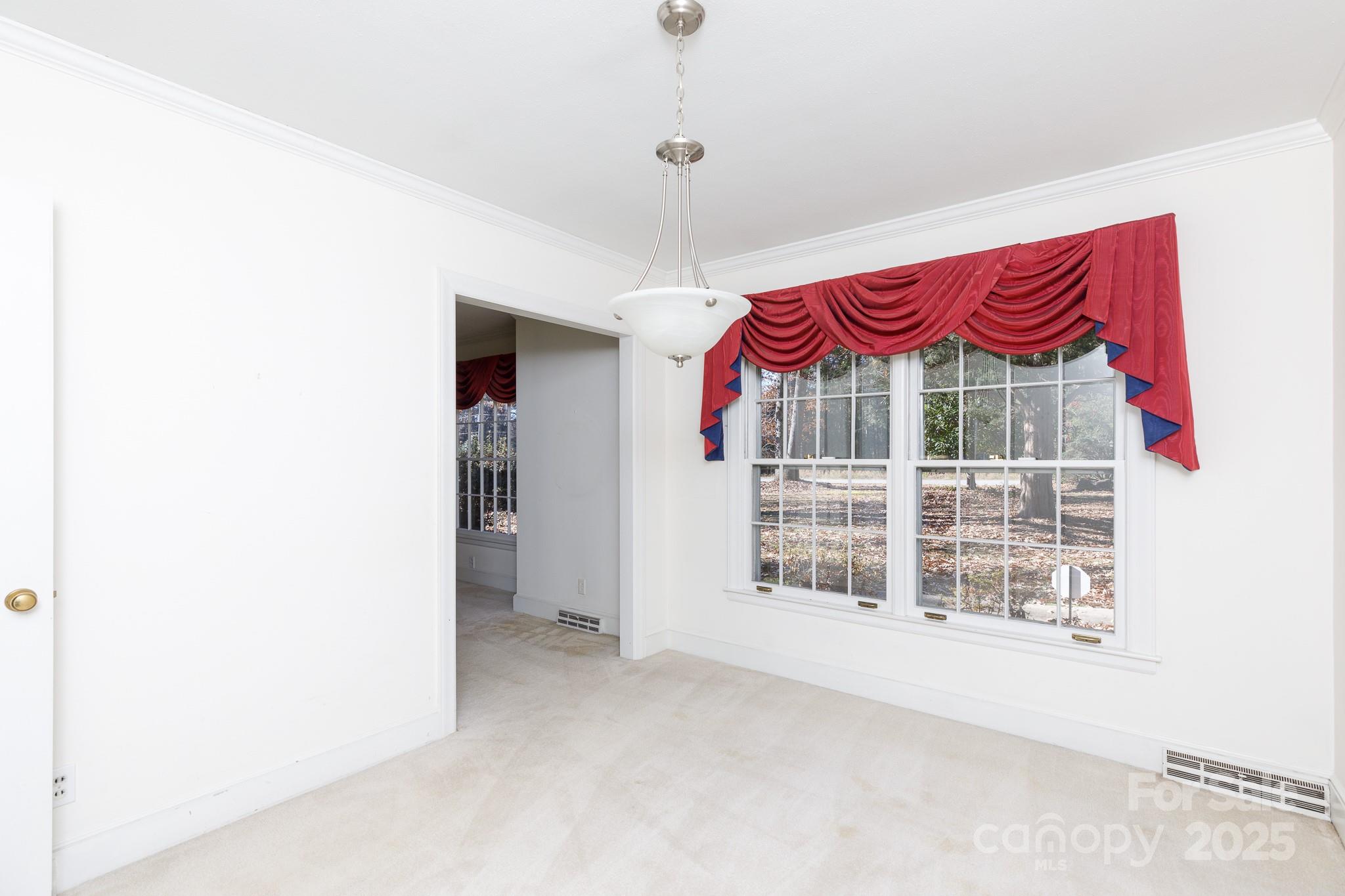 829 Rawlinson Road Property Photo 6